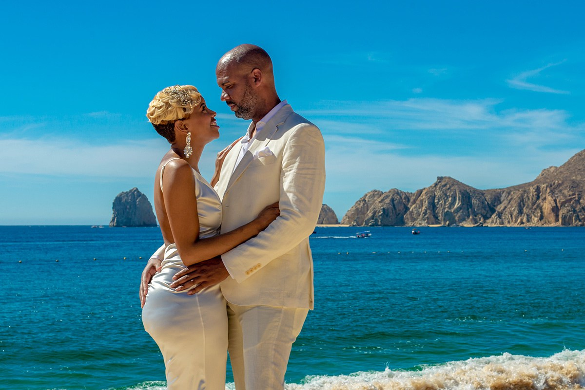 Wedding couple portrait session at Villa del Palmar, Los Cabos