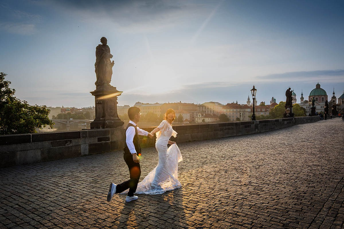 Vintage Hong Kong Couple | Vrtba Garden Prague