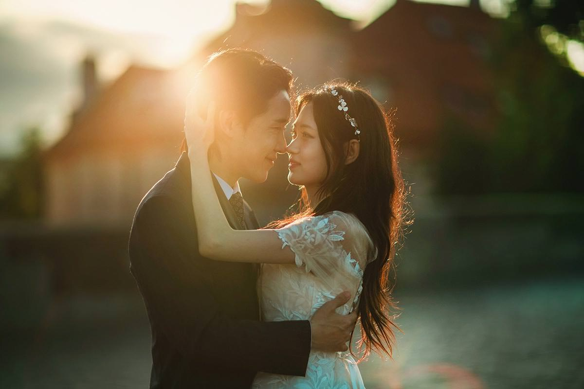 How to Have the Best Asian-Style Sunrise Engagement Session in Prague
