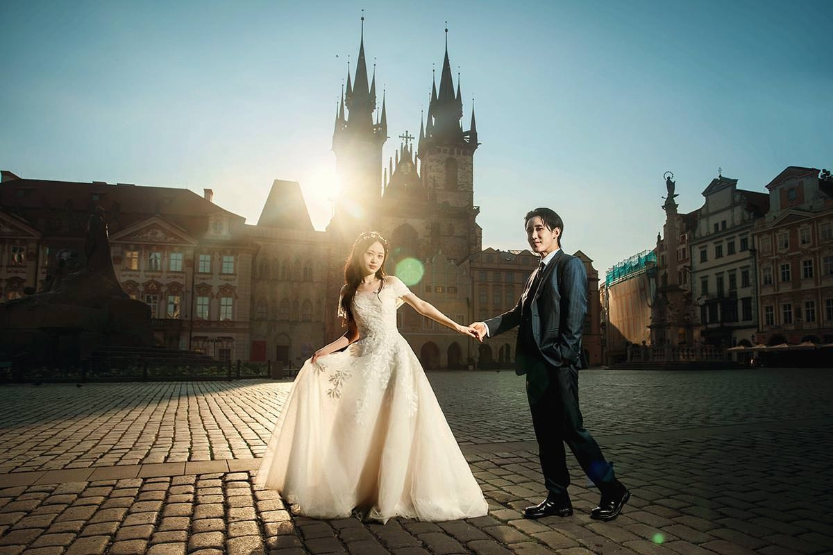 How to Have the Best Asian-Style Sunrise Engagement Session in Prague