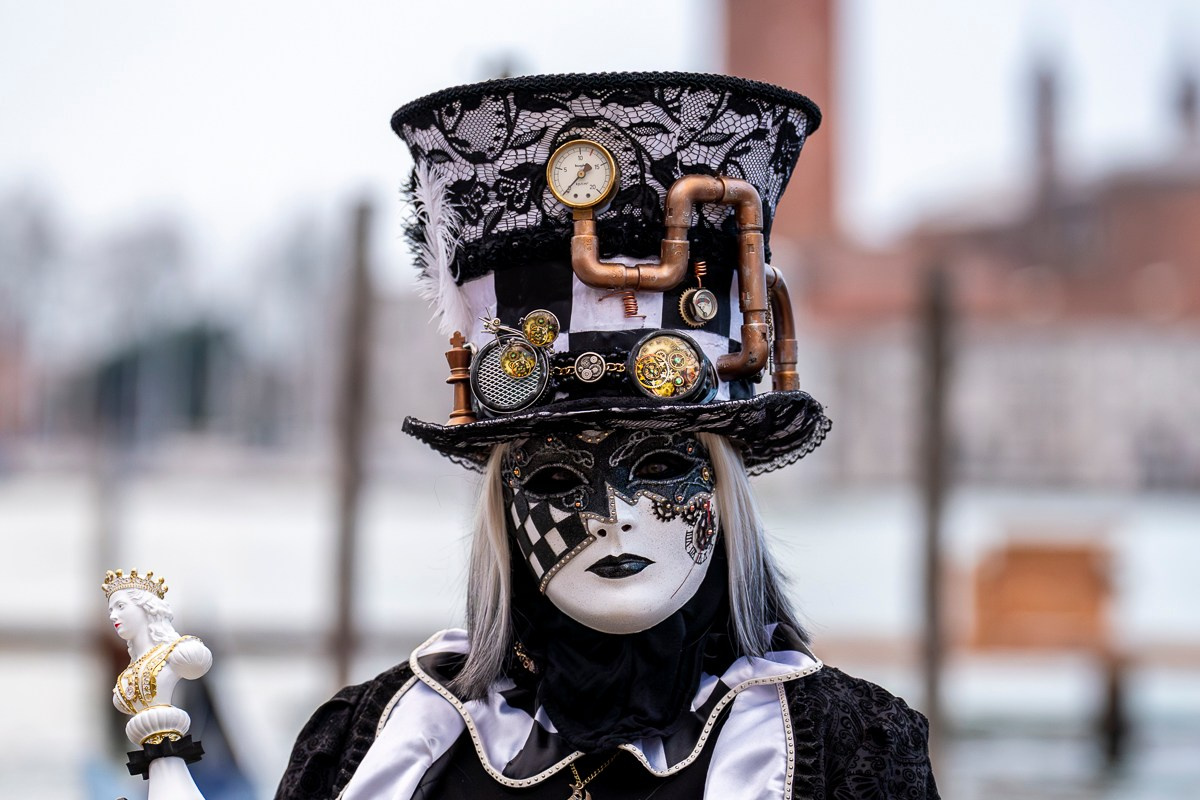 Carnavalul de la Veneția 2026 – Între misterul măștilor și povestea costumelor. Daniel Hașiegan