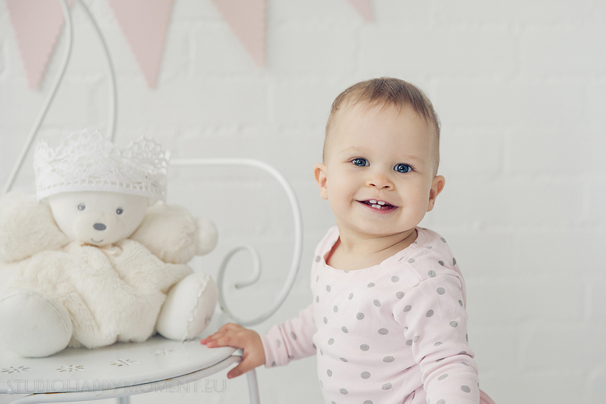 Yksivuotiskuvaus studiossa