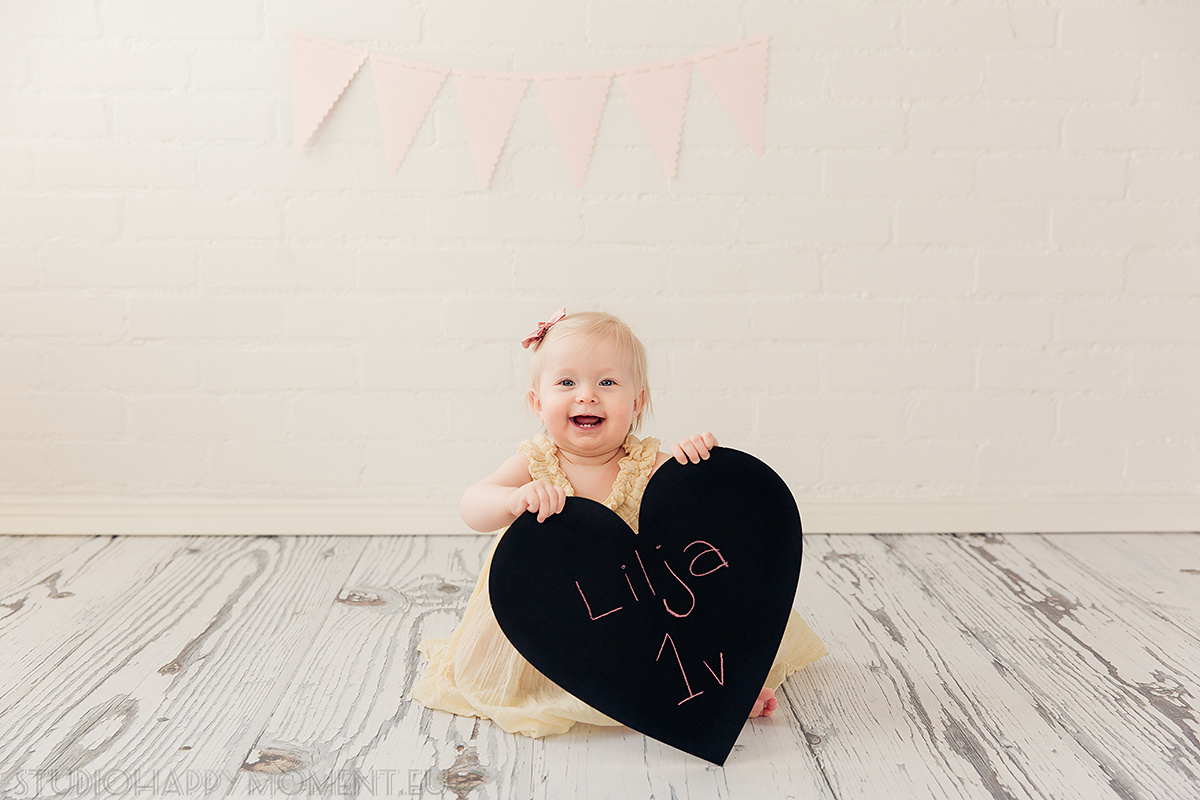 1-vuotiskuvaus studiossa Helsingissä