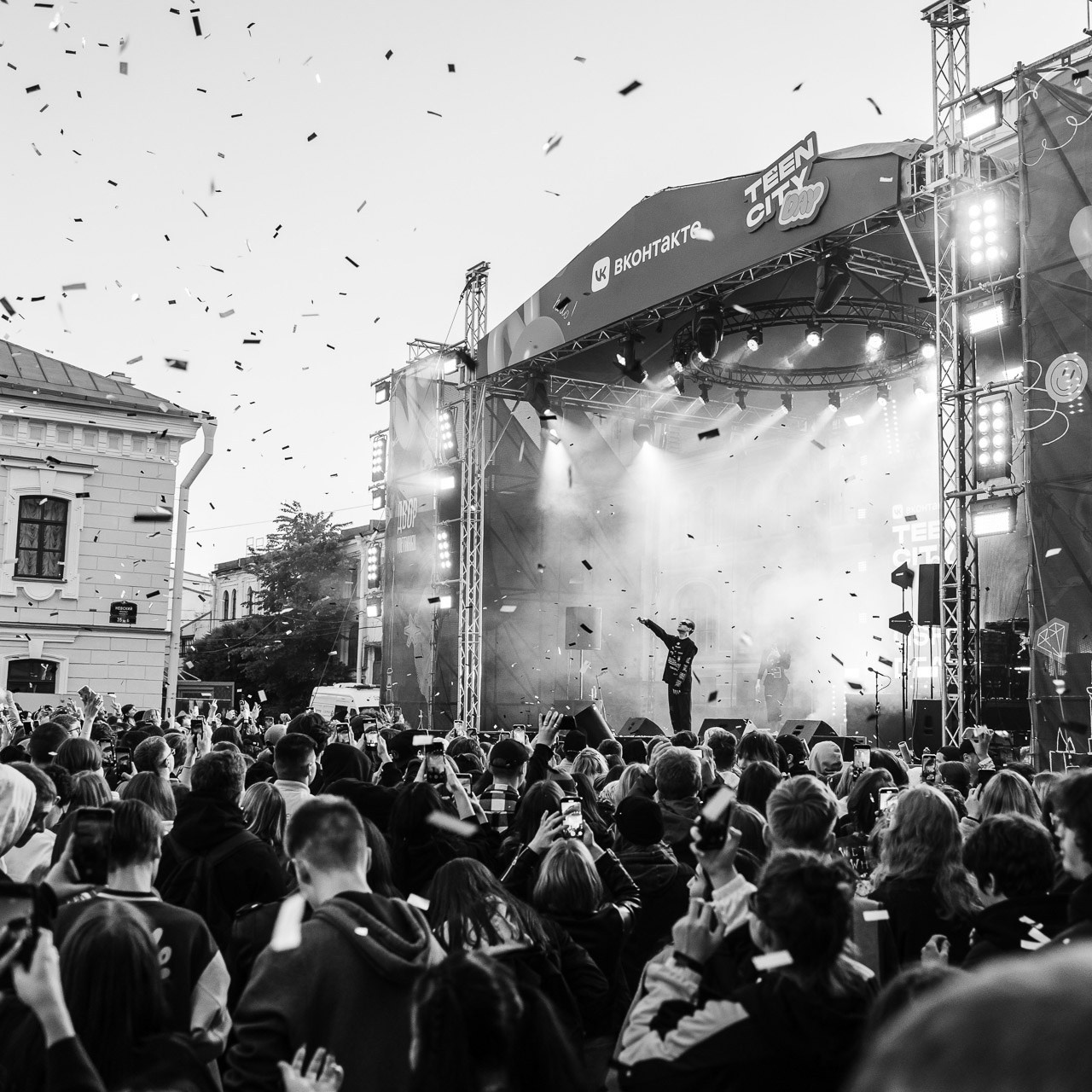 Модельный тест в студии на нейтральном фоне