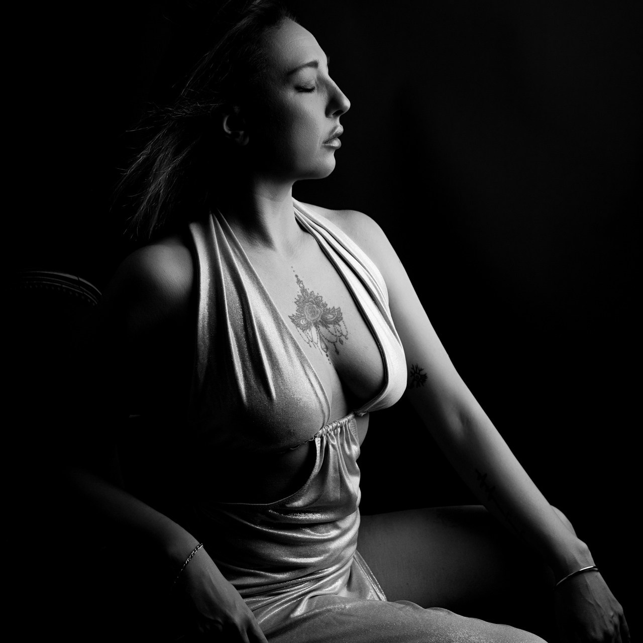 Sessione Fotografica di Ritratto in Studio Milano. Maria Cristina Casati Fotografa di Ritratto Donna e Maternità a Milano — CityLife