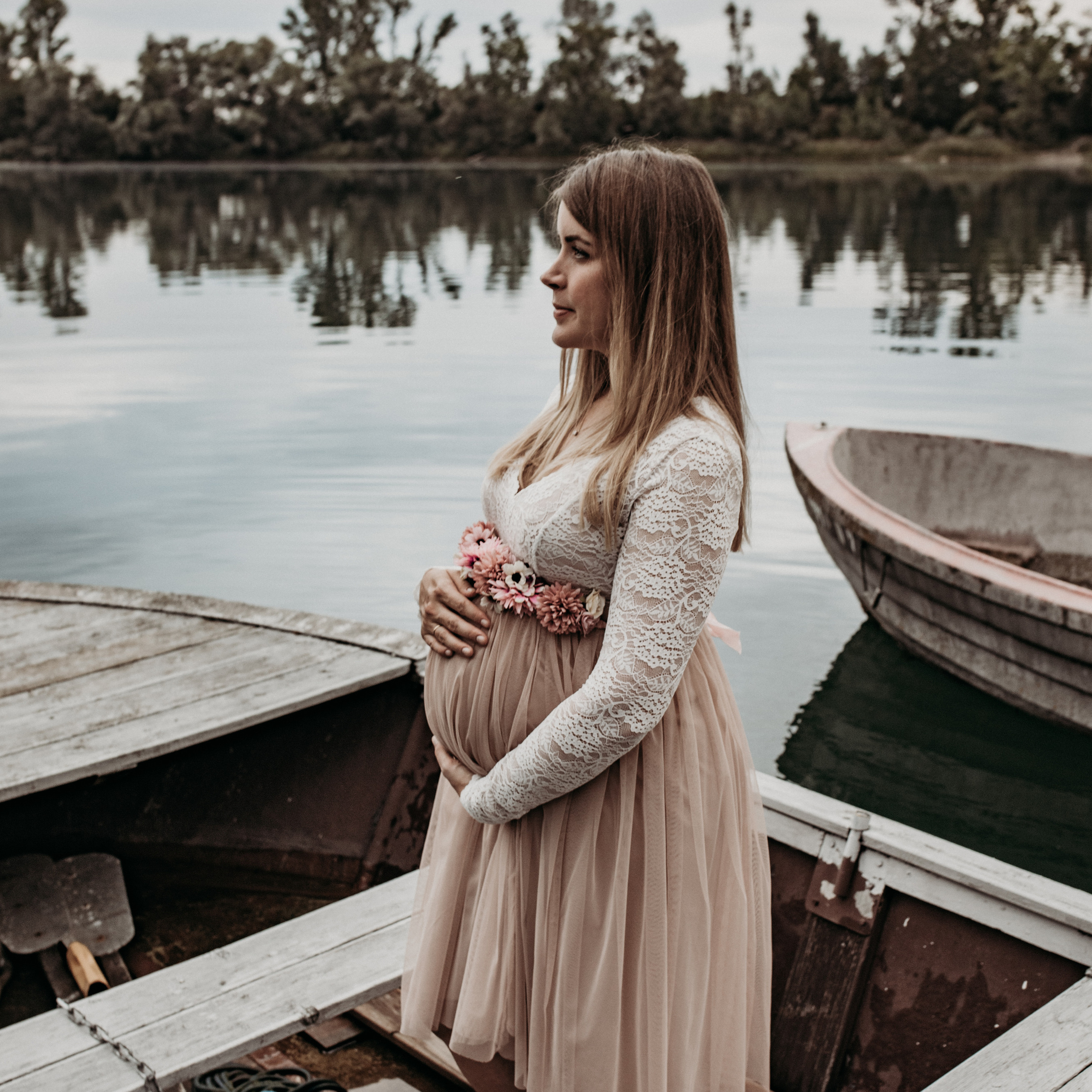 Schöne Schwangerschaftsfotos outdoor.