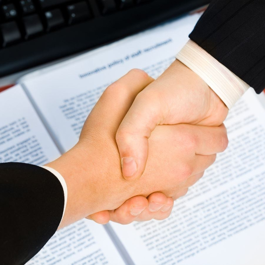 Заключаем договор на установку пластиковых окон.