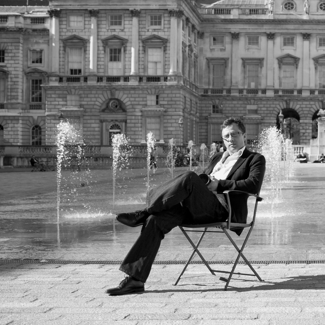 Contact. Fashion and portrait photographer in London Roman Pilipenko