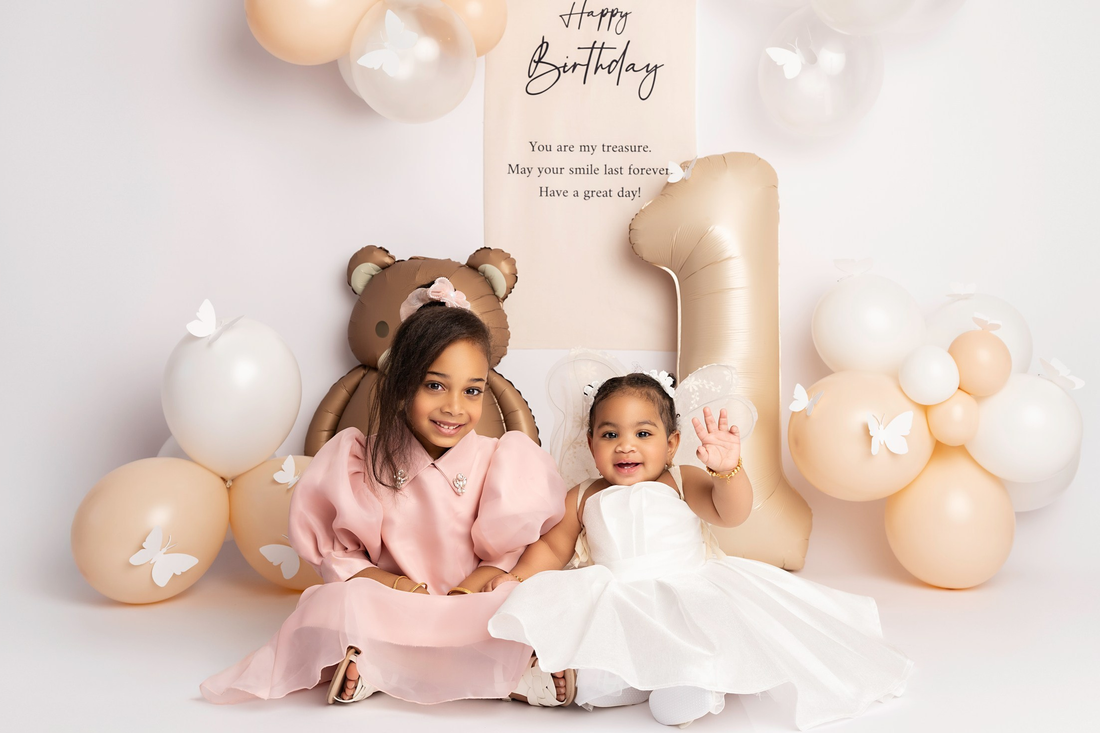 CAKE SMASH. Newborn, Sitter and Cake Smash Photographer in Doha, Qatar