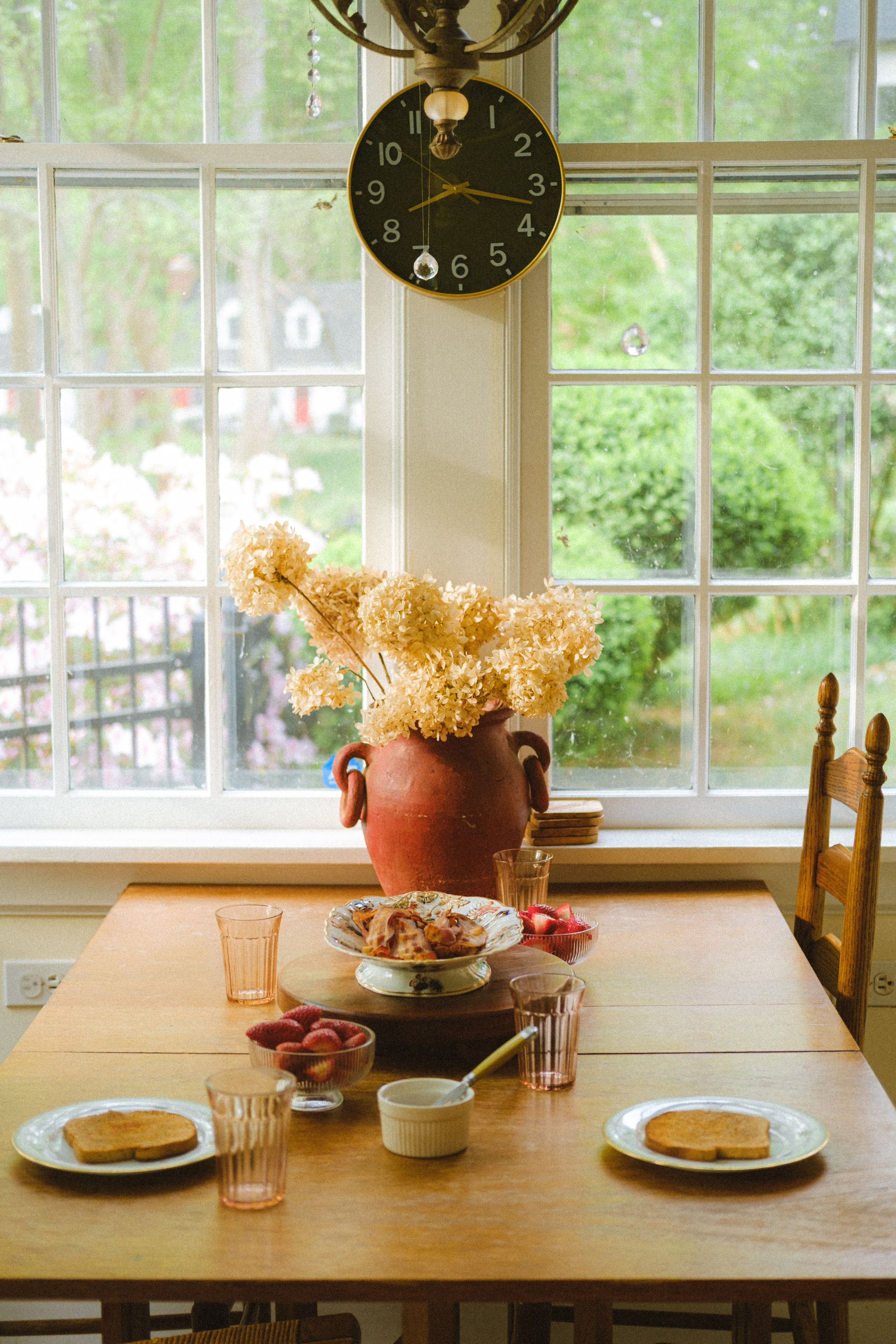 Cozy In-Home Family Photo Session in a Historic Richmond Victorian Home. Family photographer Anna Dobrovolskaia | Richmond, VA