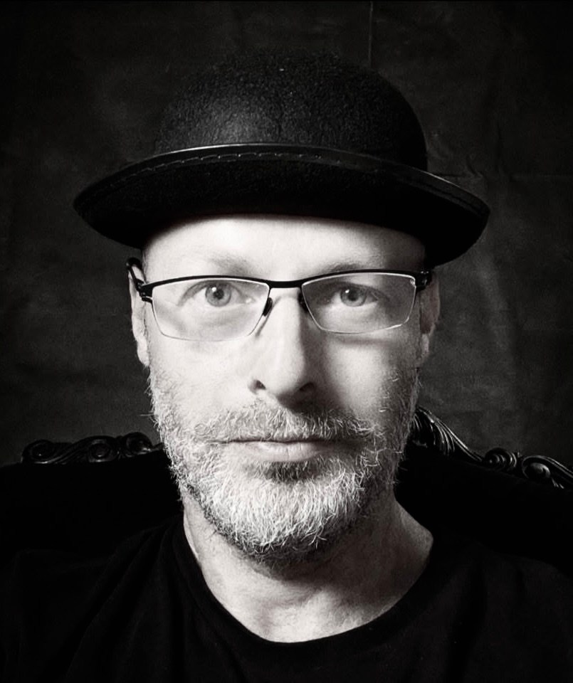 Contact. Zeev Kurlianchick is award-nominated photojournalist specializing in high-contrast documentary photography