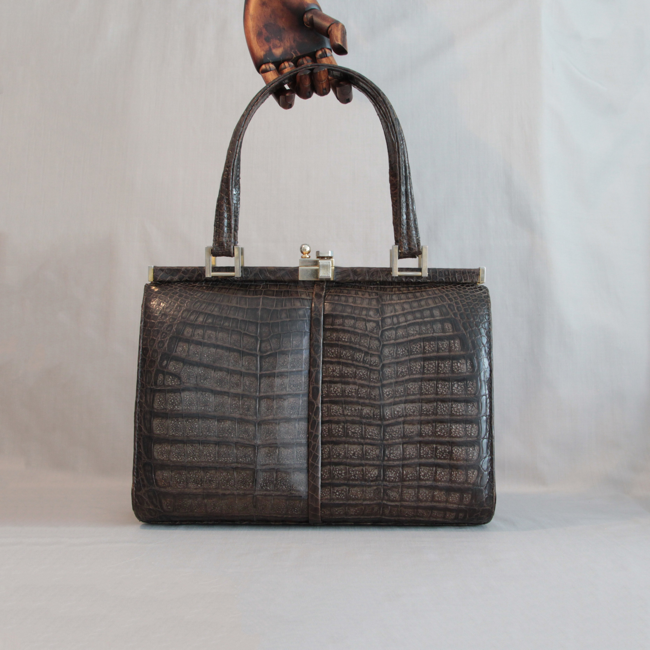 Clothing and Accessories. Современнные и актикварные украшения в Барселоне, Москве и Санкт-Петербурге