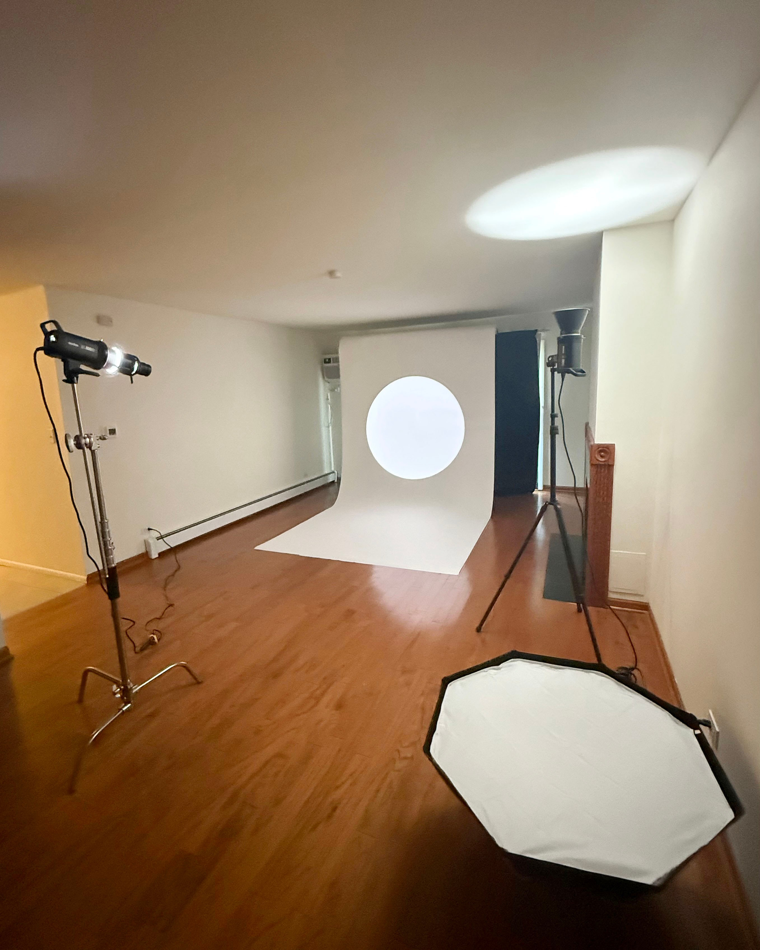 Luminik Studio – A space dedicated to providing high-quality photography solutions for individuals and brands looking to highlight their most important moments. Photography Studio