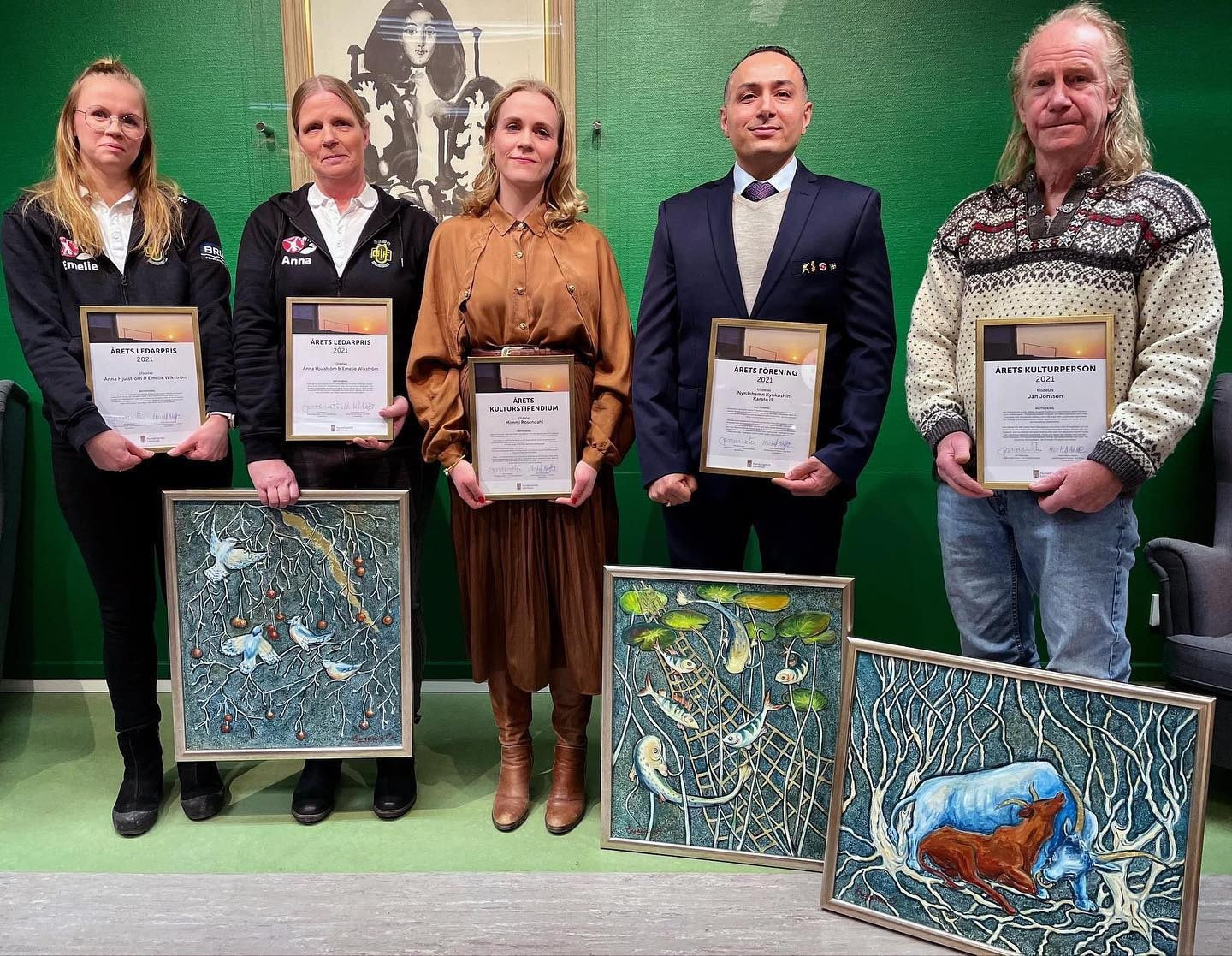 Ornamentala interiörmålningar i akryl. Eugenia Arinstein — konstnär som skapar handgjord måleri och illustration med känsla, färg och närvaro. Verksam i Nynäshamn