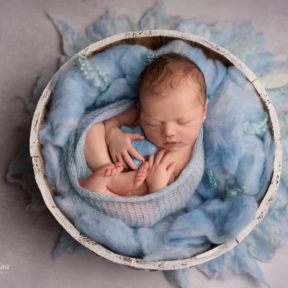 Newborn photo session. Why do you need to book it with a professional. Newborn and family photographer. Hills District. Sydney