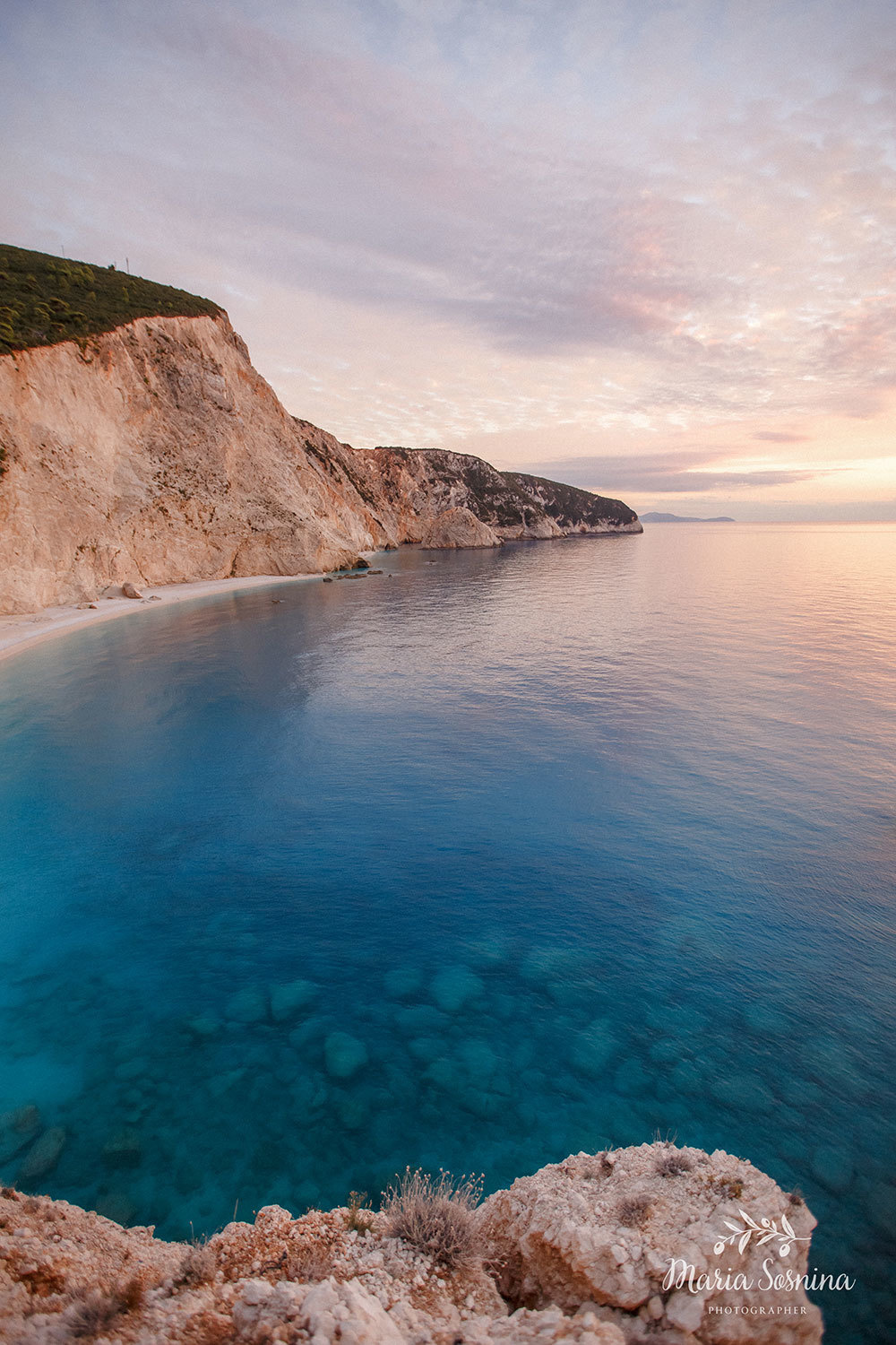 Uvirkelig solnedgang på øya Lefkada i Hellas