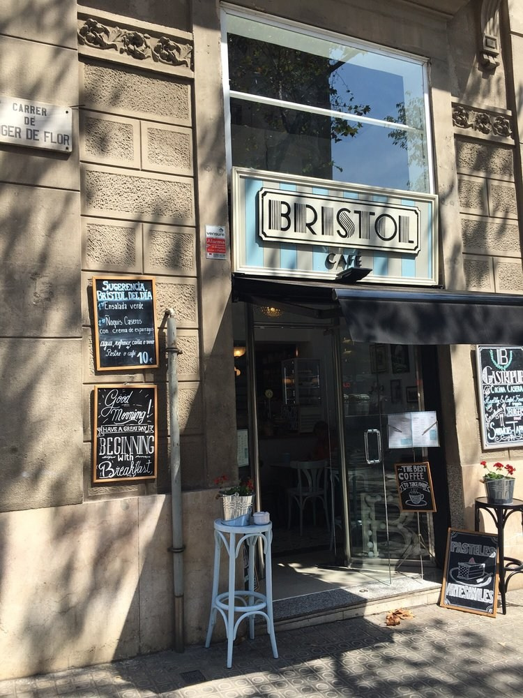 Best Coffee Shops and Breakfasts in Barcelona: My Favorite Spots by Neighborhood. DiaFoto — Wow Photographer in Barcelona | Premium Barcelona Photoshoot Experience