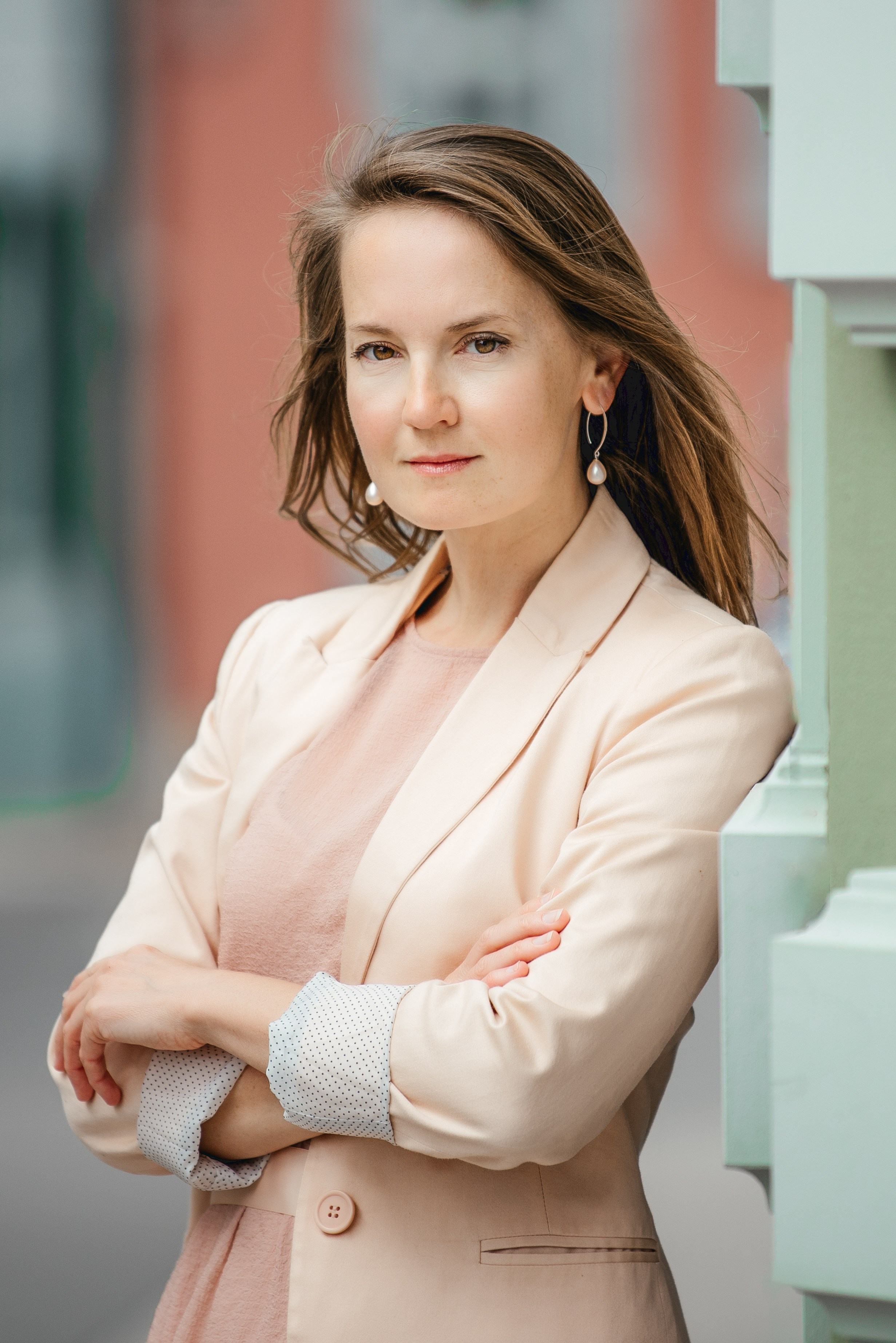 KONTAKT. Hallo! Ich bin Elena und arbeite als Immobilienfotografin