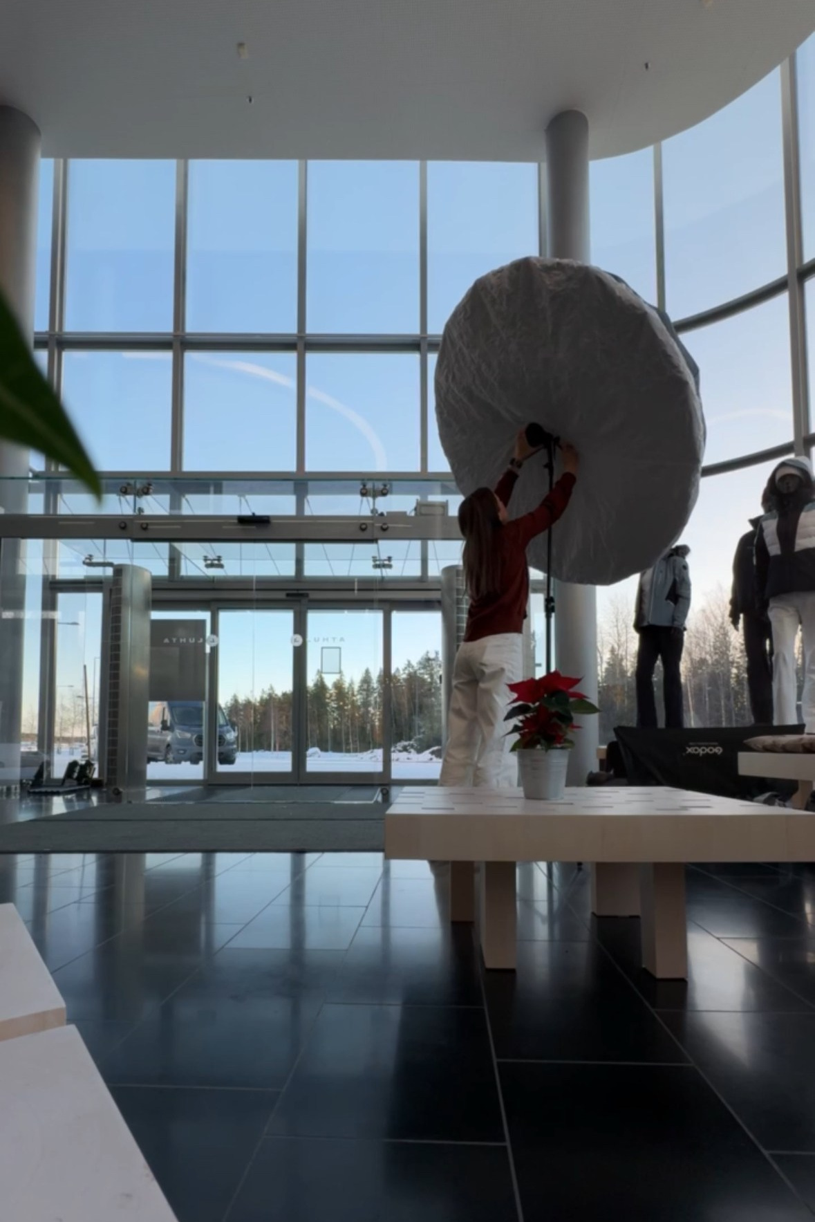 Contact. Valokuvaaja Lahti, Helsinki Elena Salonen