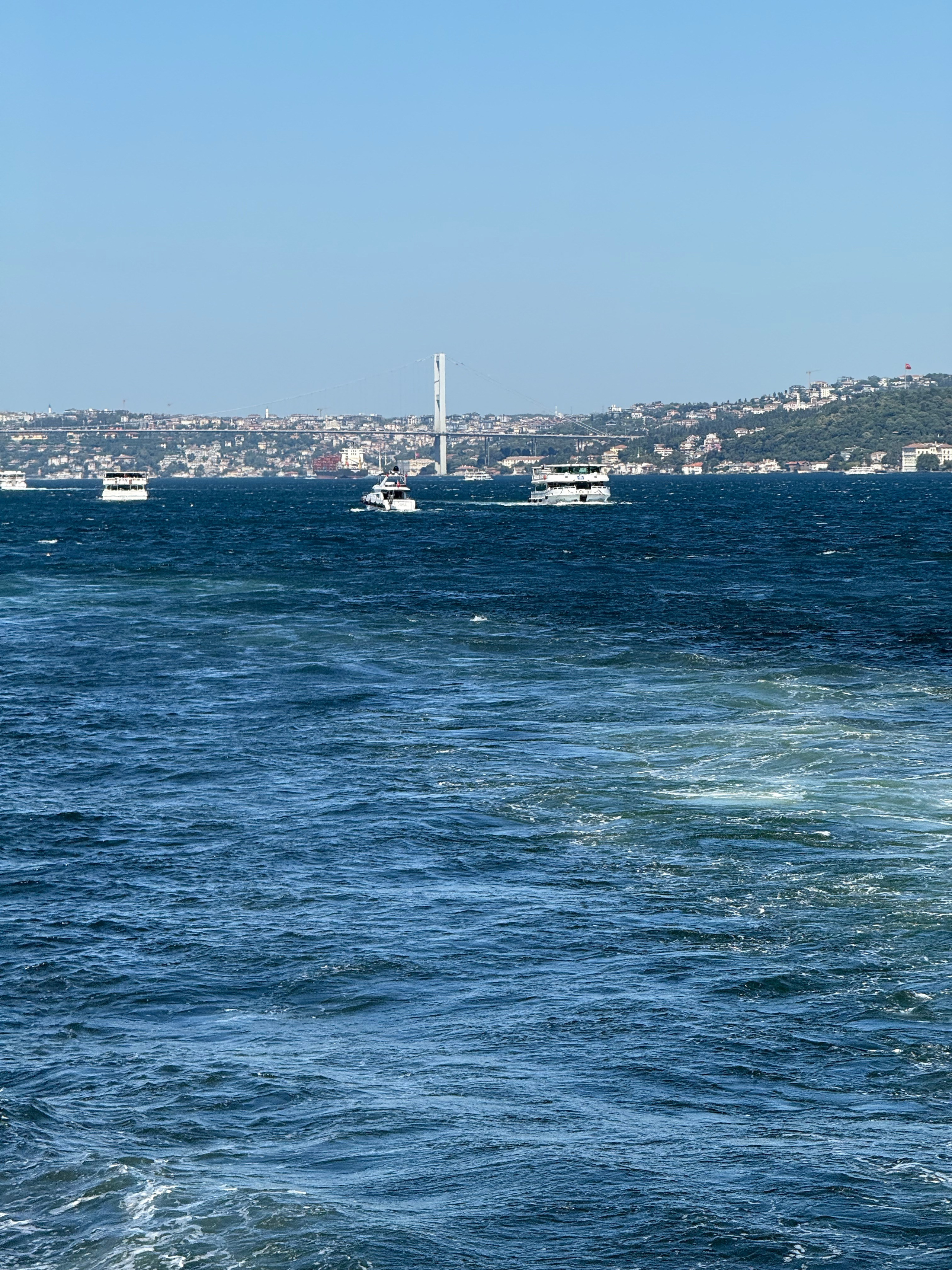 9 Tage in der Türkei: Entspannt und locker. Zwei Tage in jeder Stadt: Istanbul, Antalya, Kaş und ein Villenaufenthalt mit Bergblick