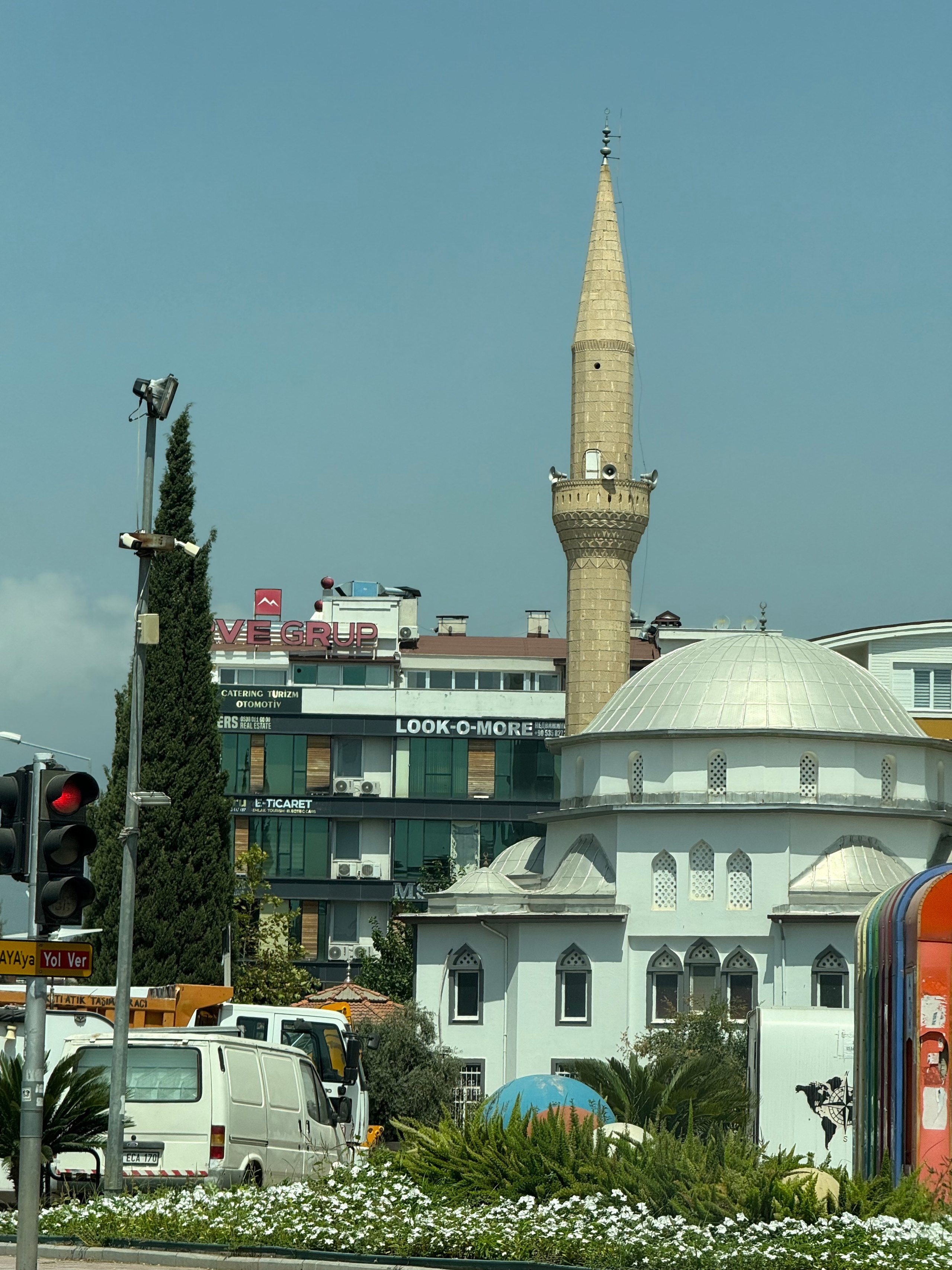 9 Tage in der Türkei: Entspannt und locker. Zwei Tage in jeder Stadt: Istanbul, Antalya, Kaş und ein Villenaufenthalt mit Bergblick