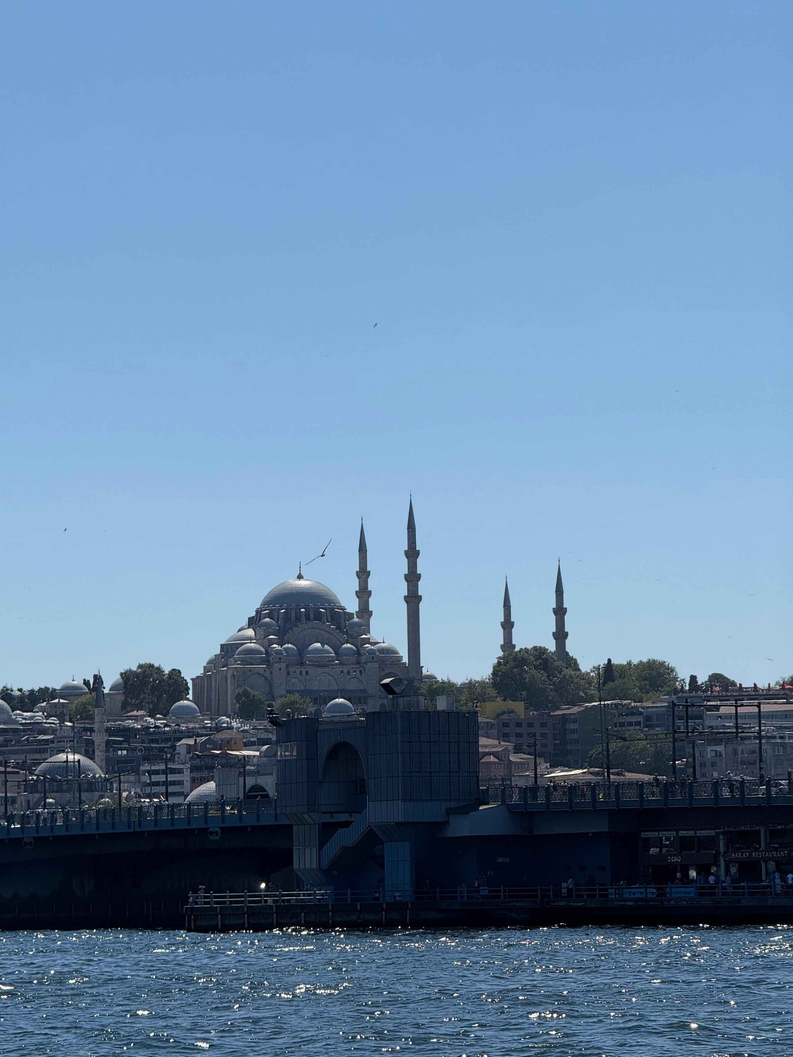 9 Tage in der Türkei: Entspannt und locker. Zwei Tage in jeder Stadt: Istanbul, Antalya, Kaş und ein Villenaufenthalt mit Bergblick