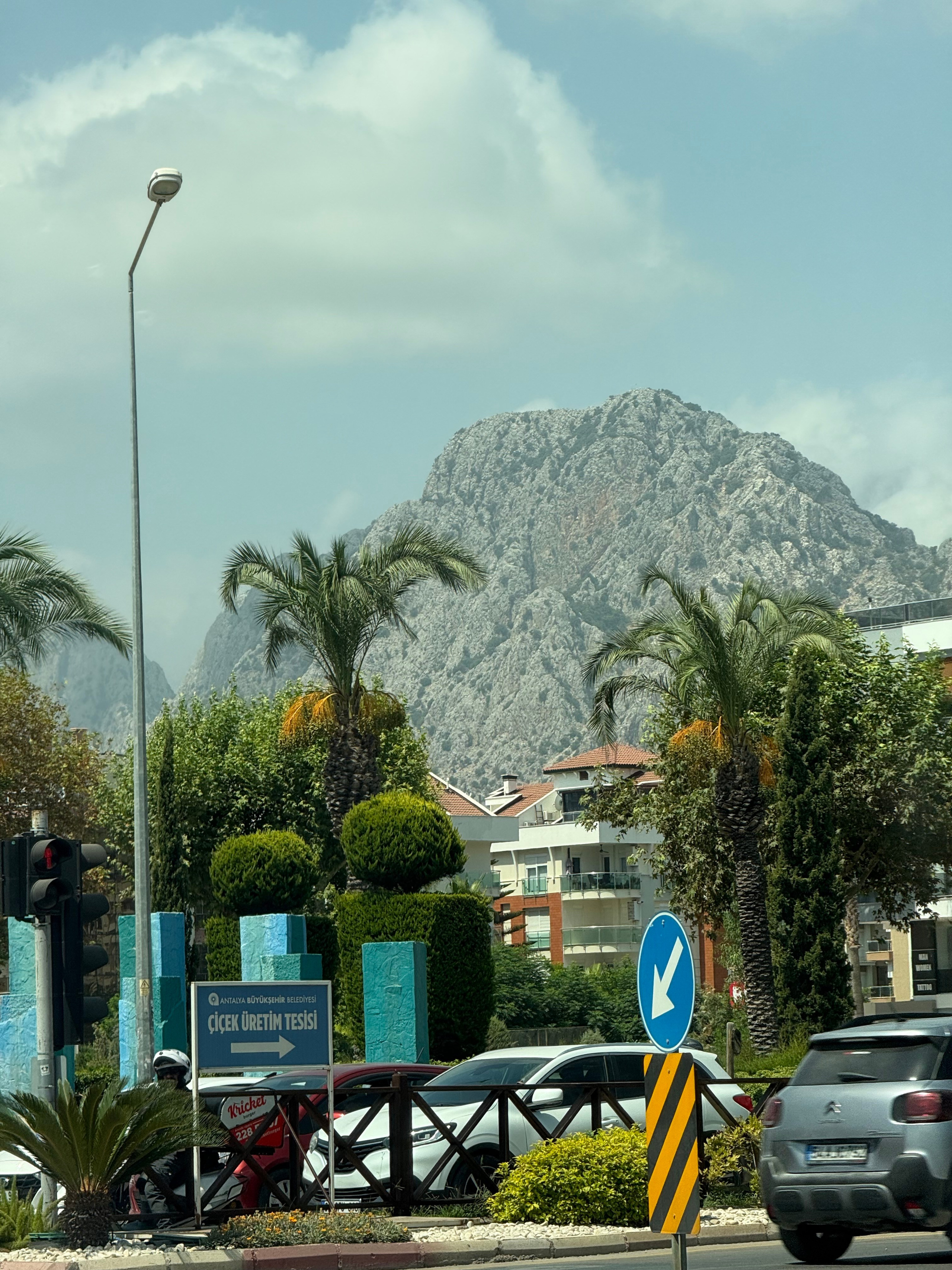 9 Tage in der Türkei: Entspannt und locker. Zwei Tage in jeder Stadt: Istanbul, Antalya, Kaş und ein Villenaufenthalt mit Bergblick