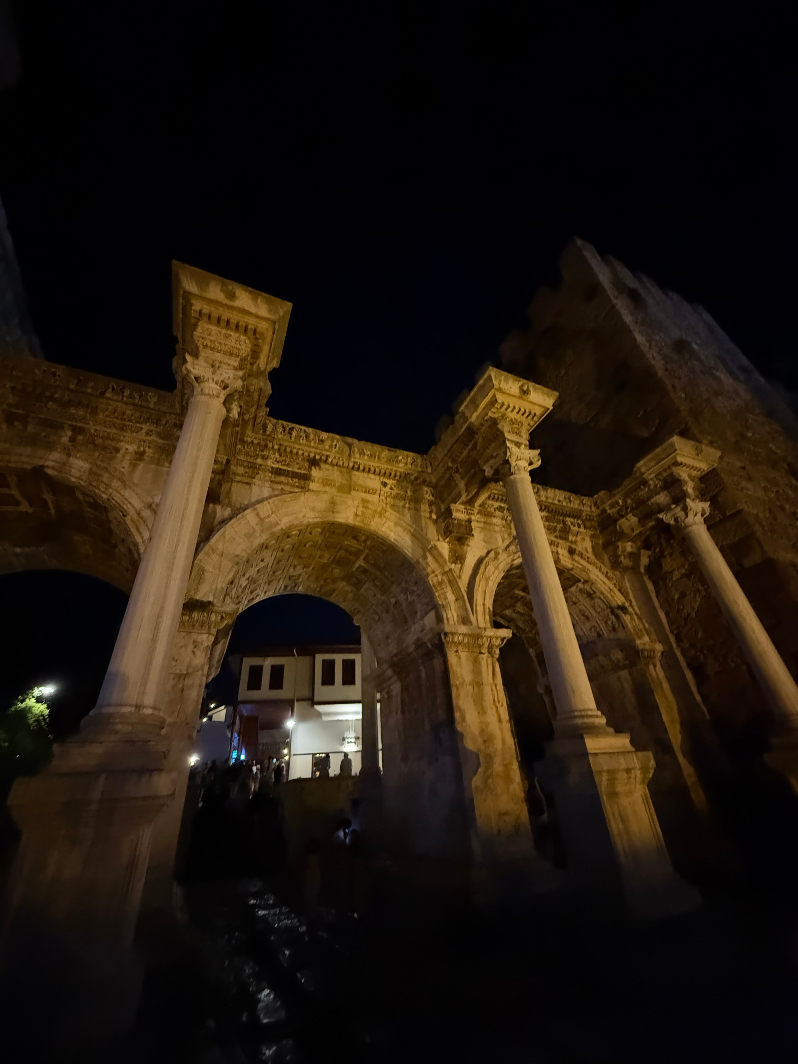 9 Tage in der Türkei: Entspannt und locker. Zwei Tage in jeder Stadt: Istanbul, Antalya, Kaş und ein Villenaufenthalt mit Bergblick