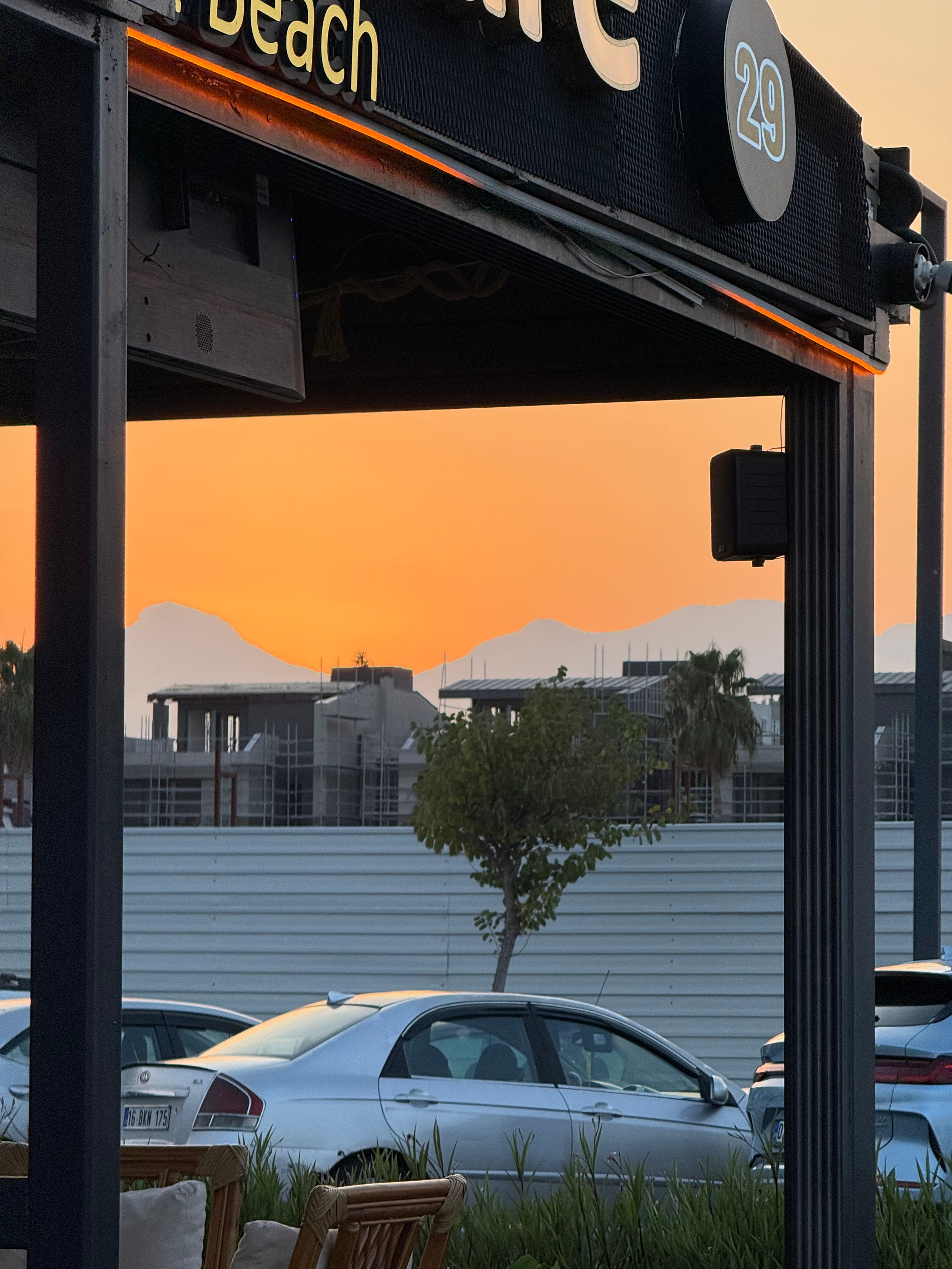 9 Tage in der Türkei: Entspannt und locker. Zwei Tage in jeder Stadt: Istanbul, Antalya, Kaş und ein Villenaufenthalt mit Bergblick