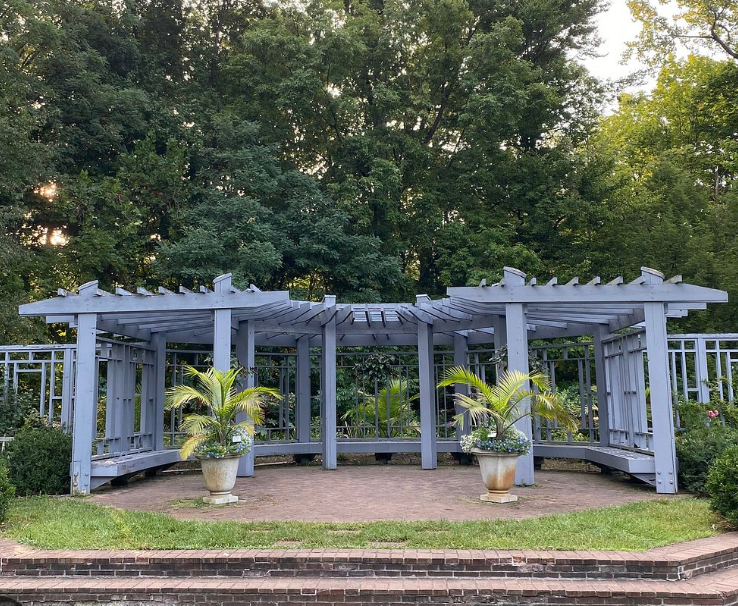 Romantic Proposal at Inniswood Metro Gardens | Columbus Proposal Photographer. Kovyphoto