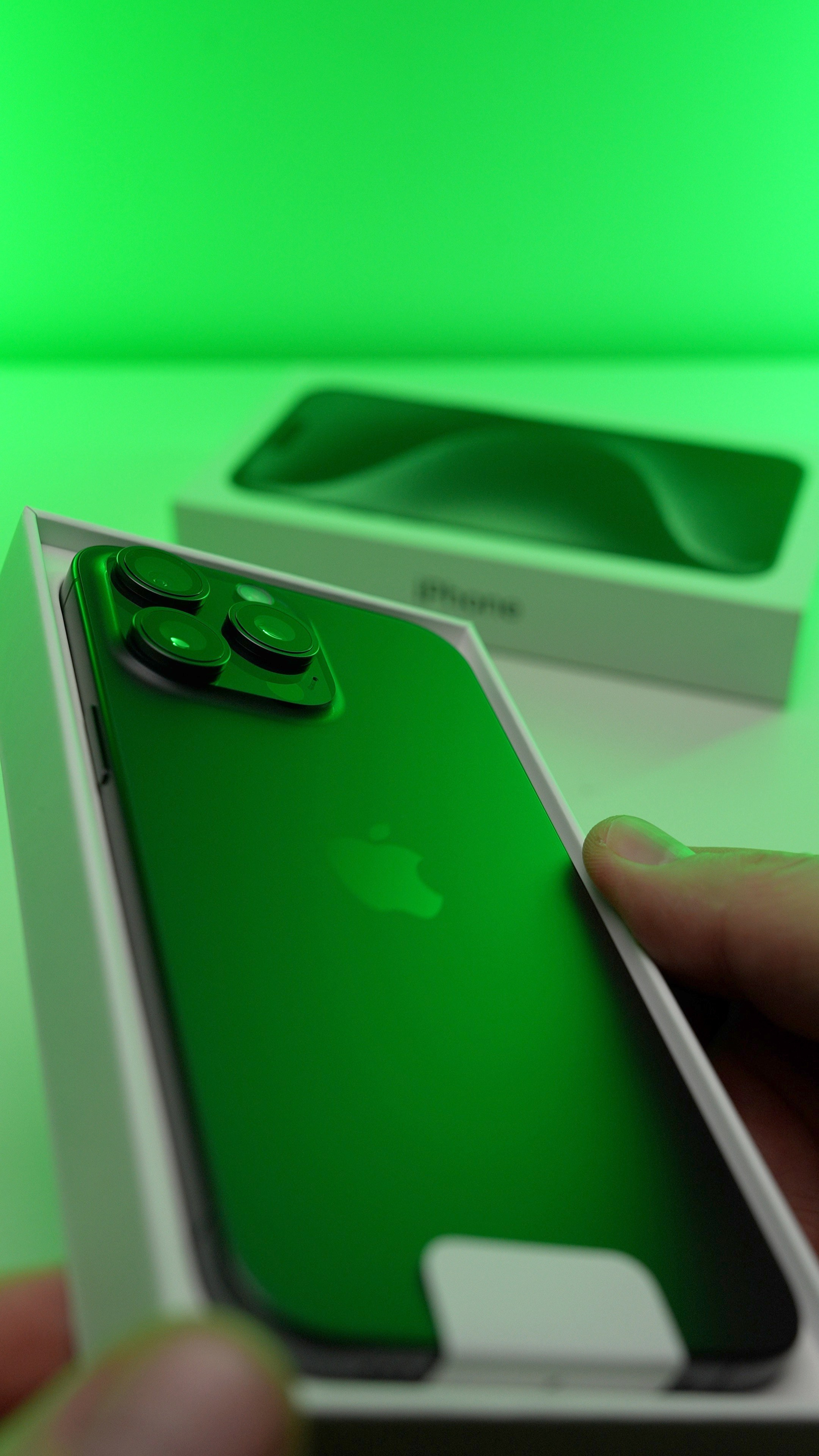 iphone 15 pro max black. iPhone Video School