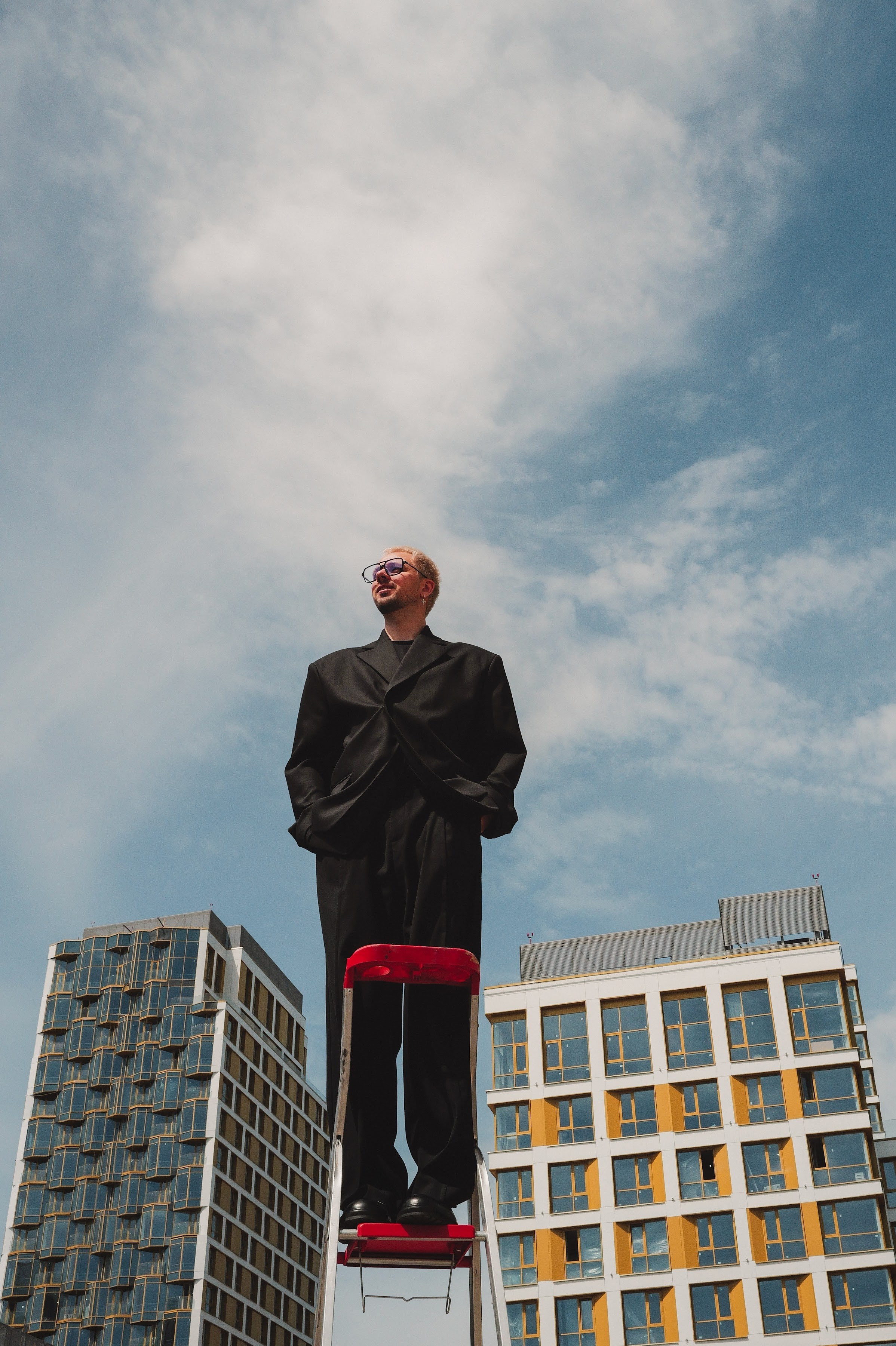 The definitive photographer for Dubai's most exclusive celebrations. Tailored coverage for luxury weddings and corporate events where every image must reflect impeccable standards.