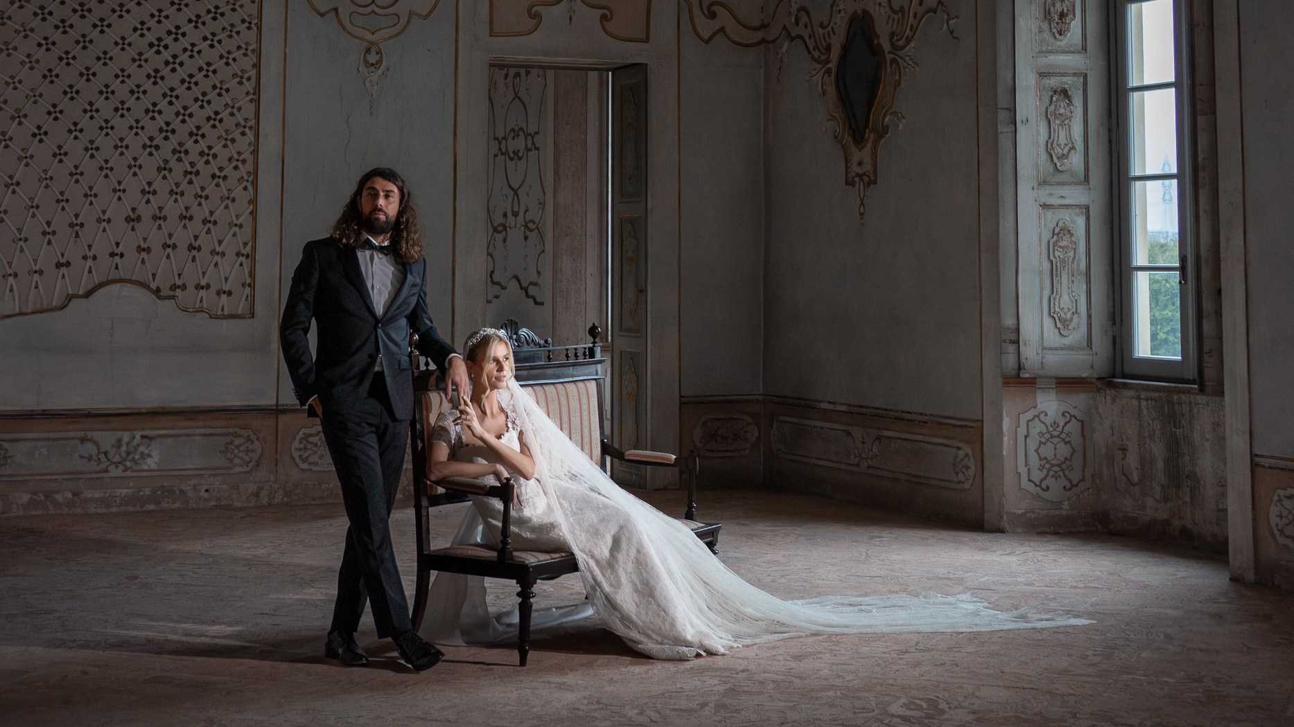 Services. Aleksandra Lansoni