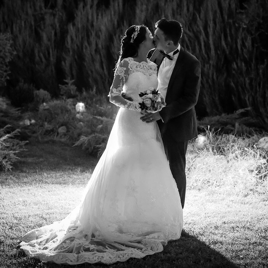 Contact. Wedding, portrait and event photographer Bucharest | Eduard Foto