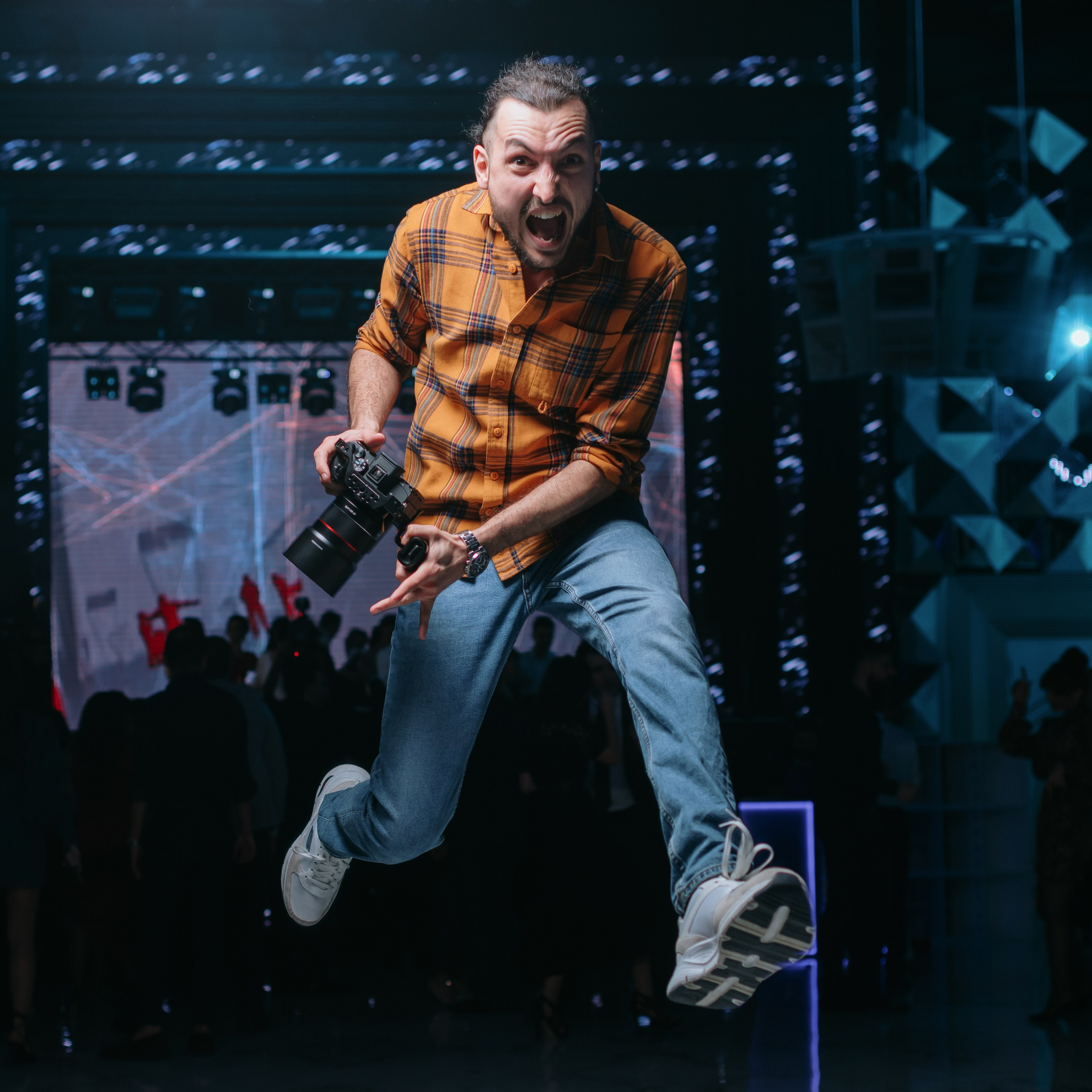 Contacts. Javidan.media