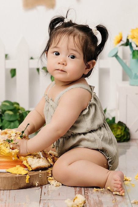 Cake smash outfits for girls. Newborn and family photographer. Hills District. Sydney