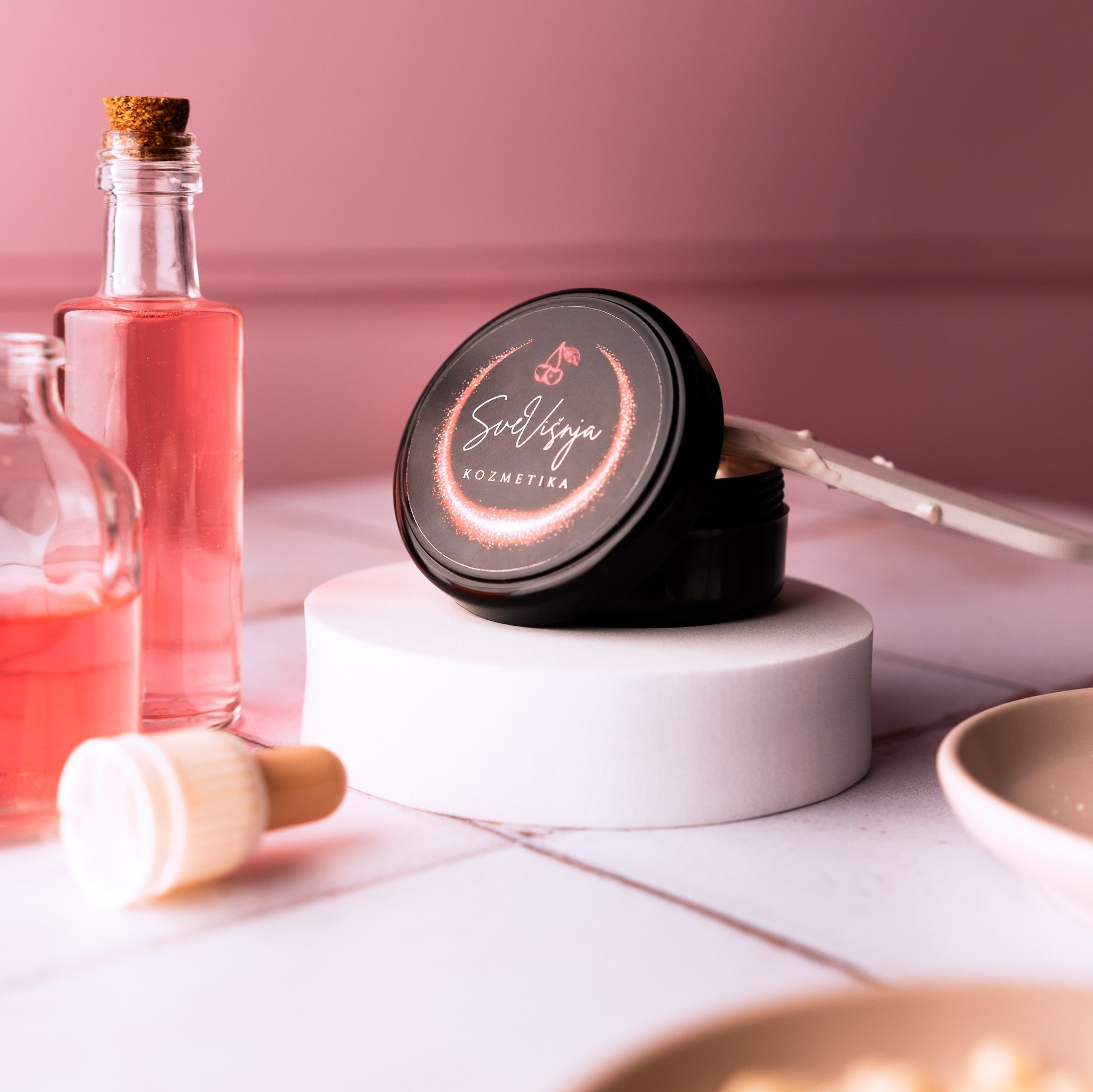 Staša Komatina — fotograf u Beogradu za brendove, portrete i proslave. Dokumentarna fotografija venčanja, porodice i brend priča u Srbiji | Staša Komatina