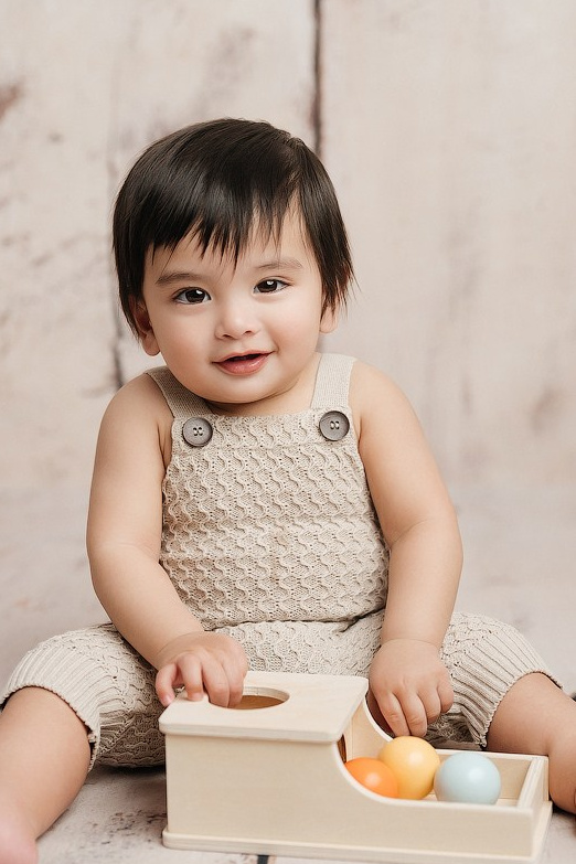 Cake smash outfits for boys. Newborn and family photographer. Hills District. Sydney