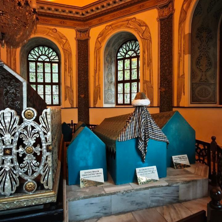 Osman Gazi Türbesi. Lavi de Rêve (travel)