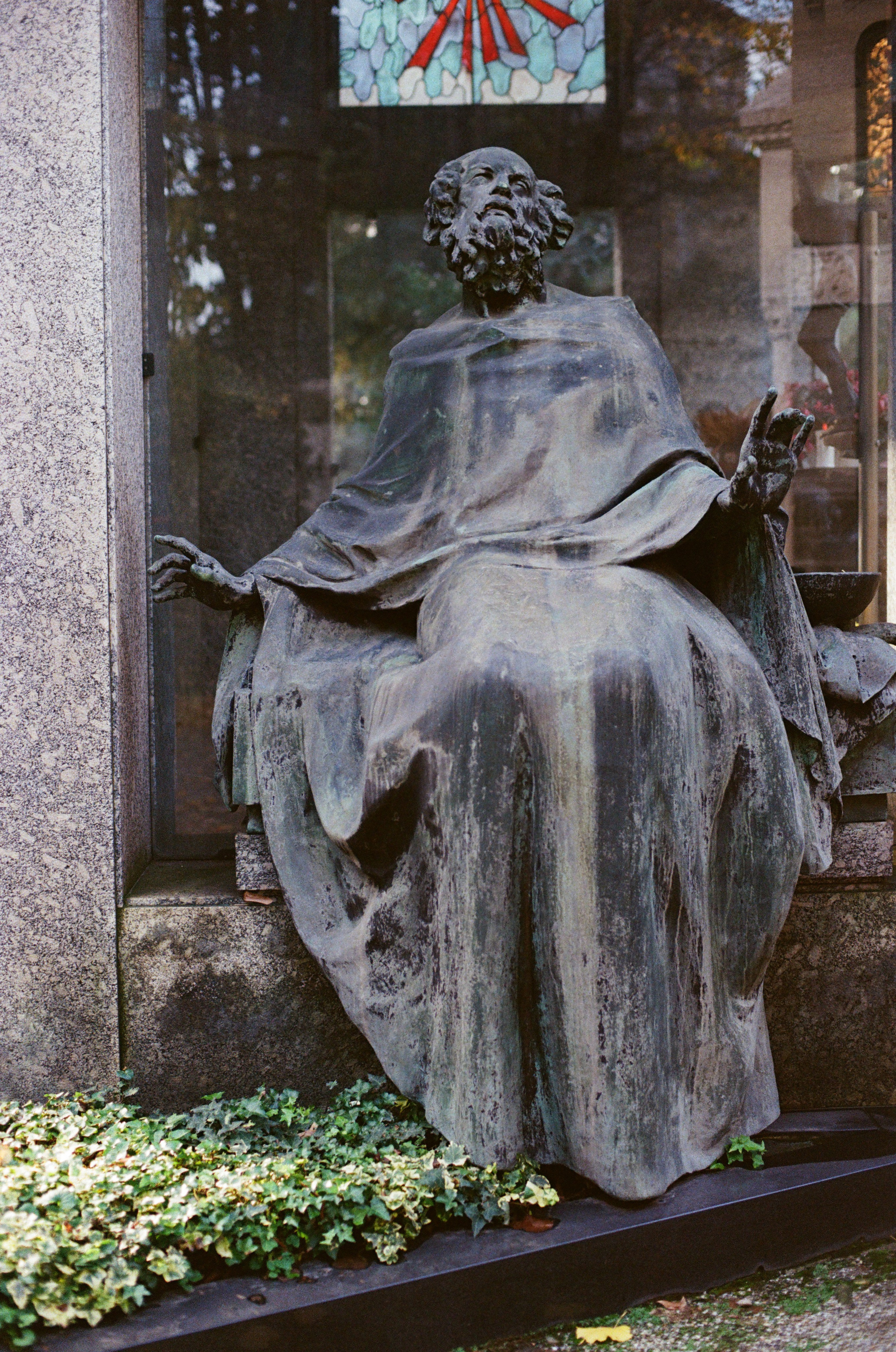 Monumentale. Anastasia Shapoval violoniste et photographe. Annecy — Geneve