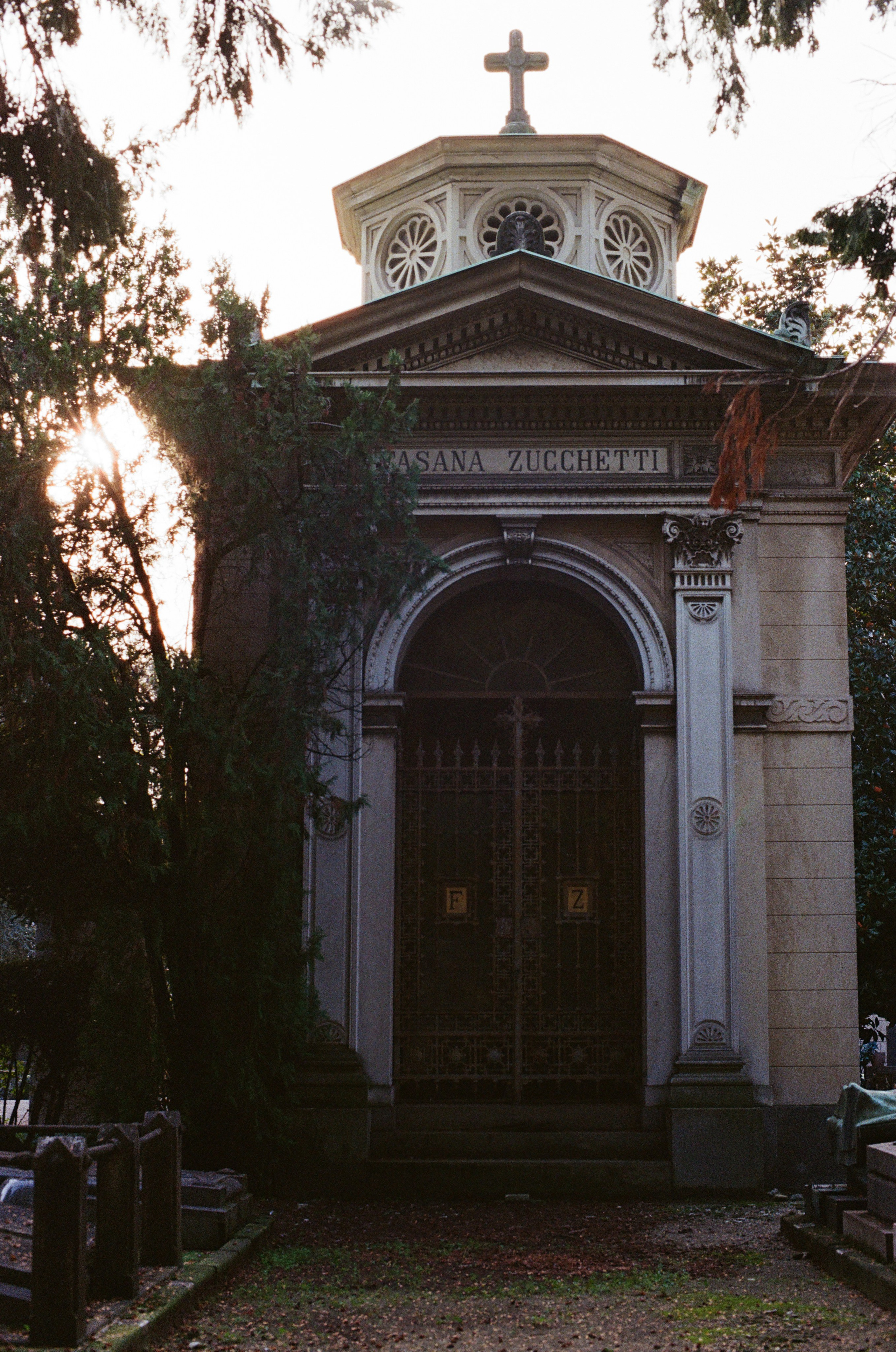 Monumentale. Anastasia Shapoval violoniste et photographe. Annecy — Geneve