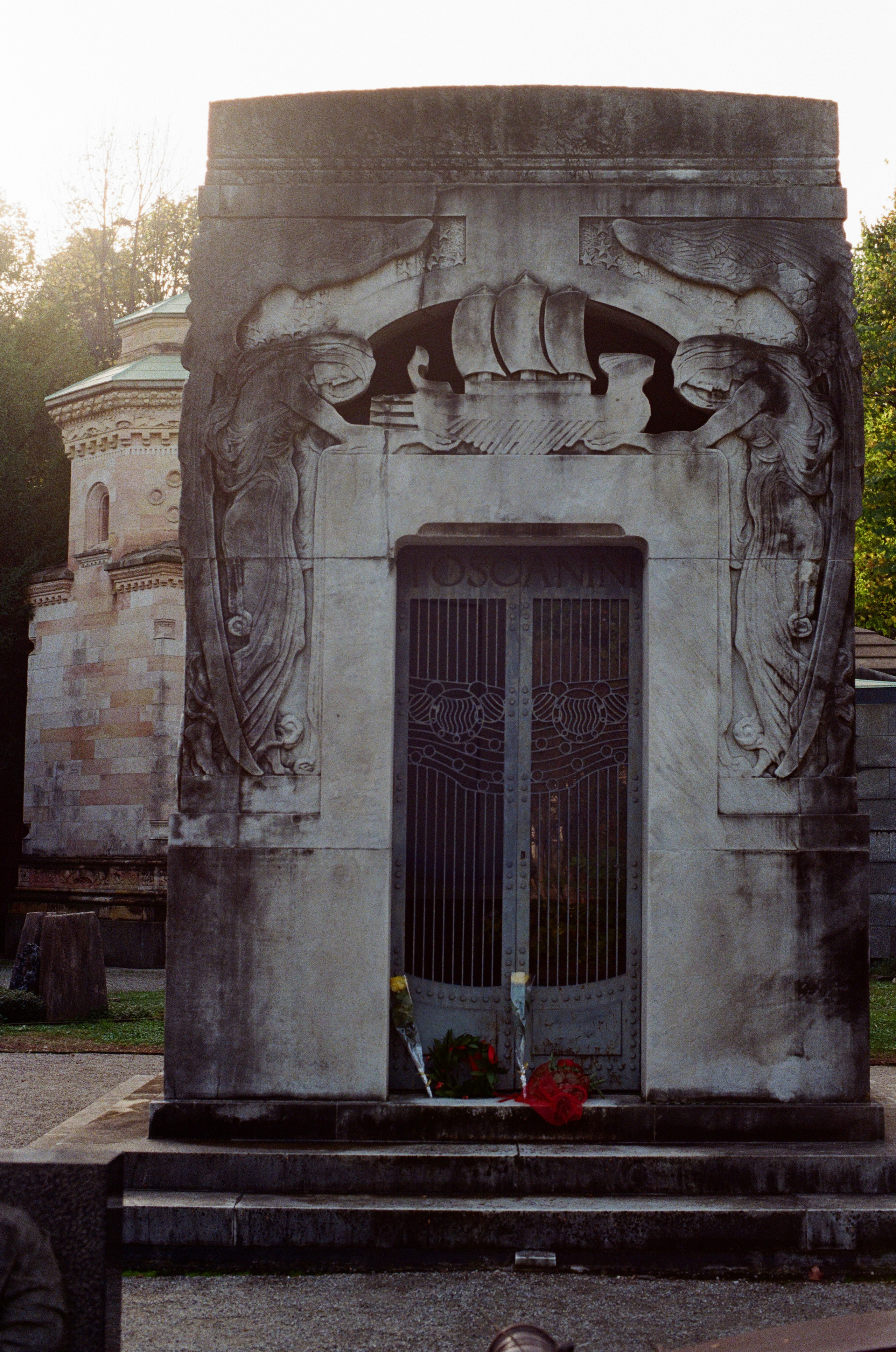 Monumentale. Anastasia Shapoval violoniste et photographe. Annecy — Geneve
