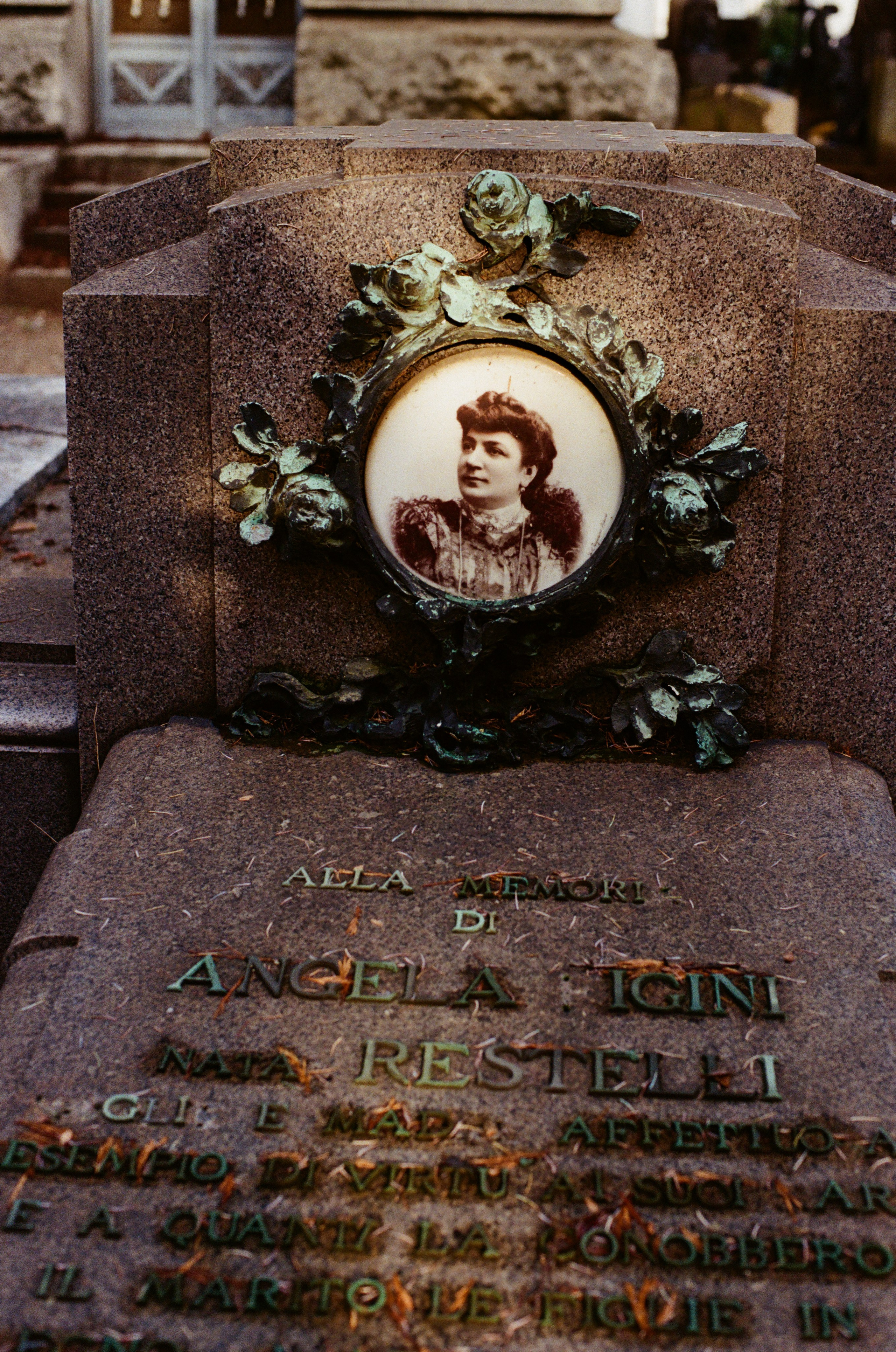 Monumentale. Anastasia Shapoval violoniste et photographe. Annecy — Geneve