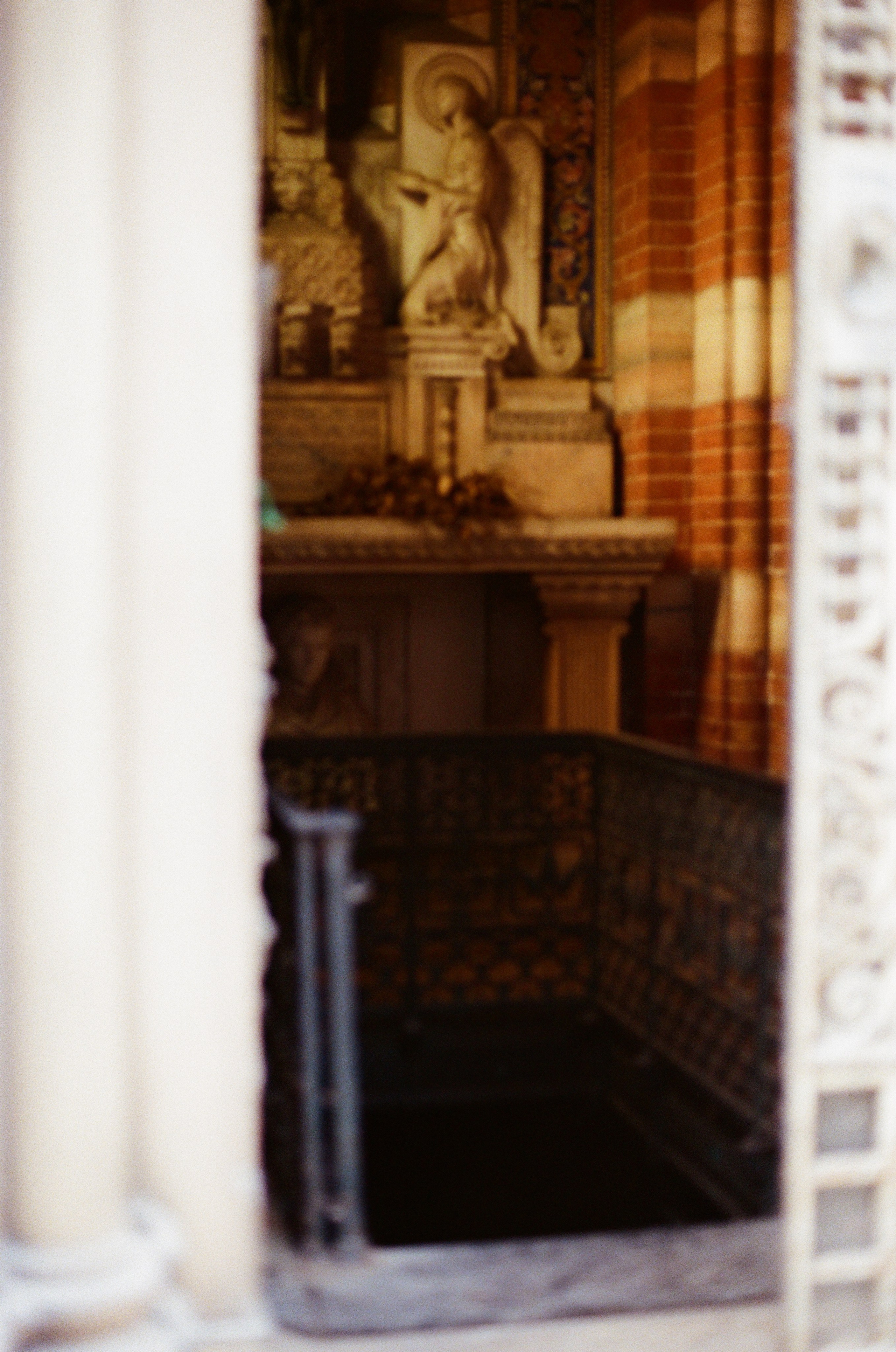 Monumentale. Anastasia Shapoval violoniste et photographe. Annecy — Geneve