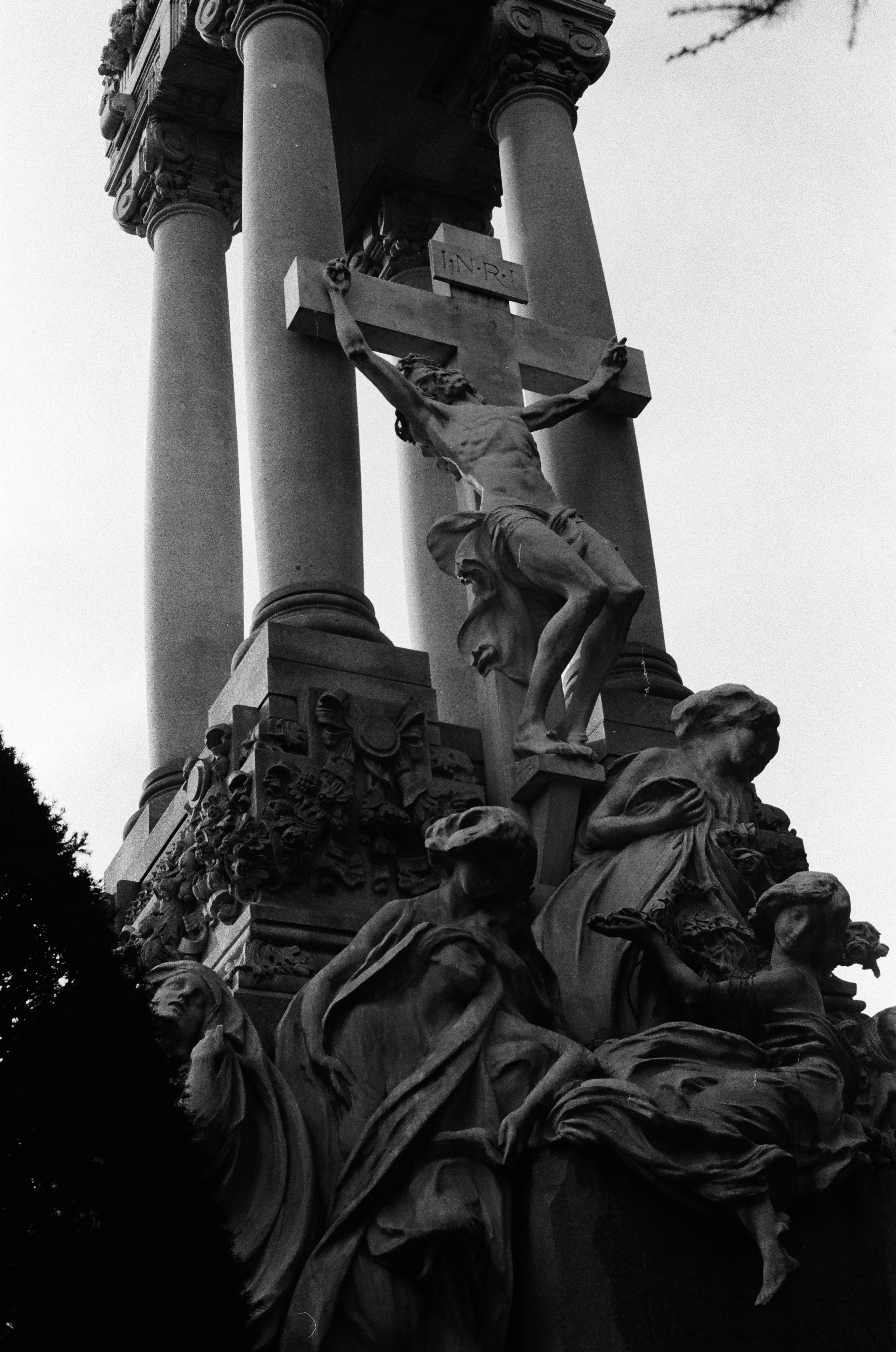 Monumentale. Anastasia Shapoval violoniste et photographe. Annecy — Geneve