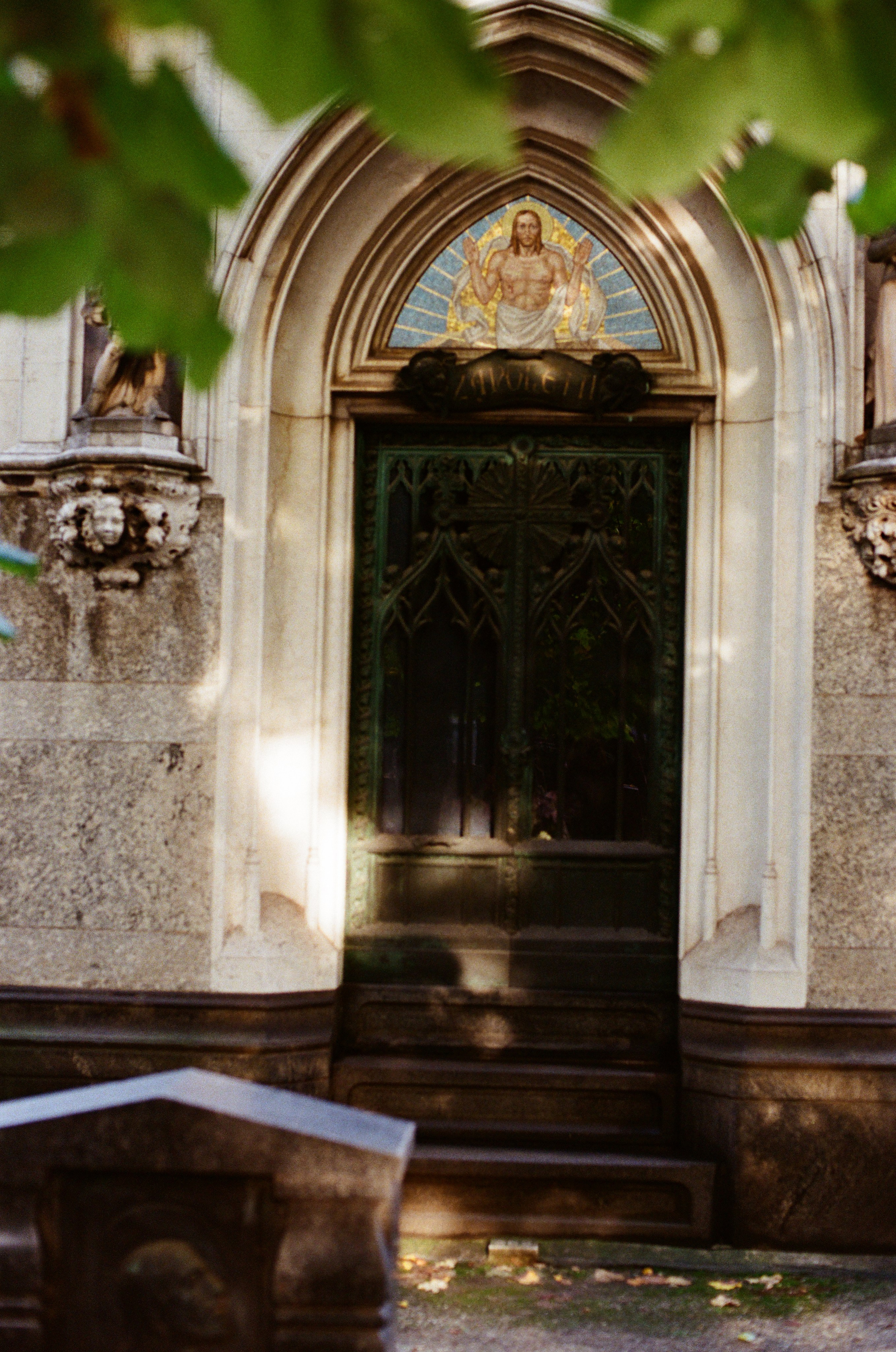 Monumentale. Anastasia Shapoval violoniste et photographe. Annecy — Geneve