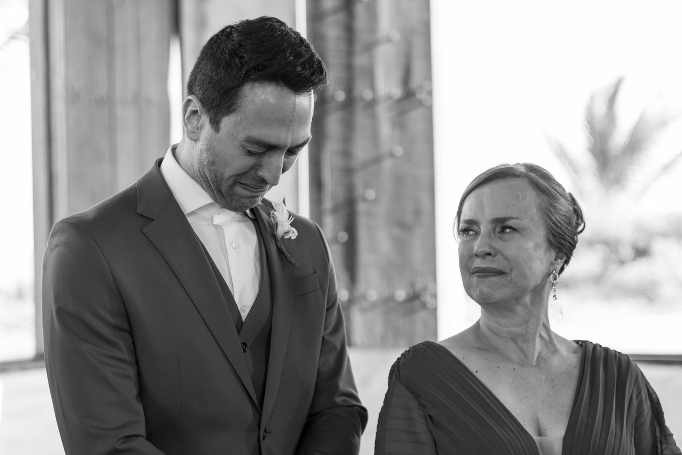 Fotografia de casamento documental: o que é e por que tantas noivas estão escolhendo esse estilo