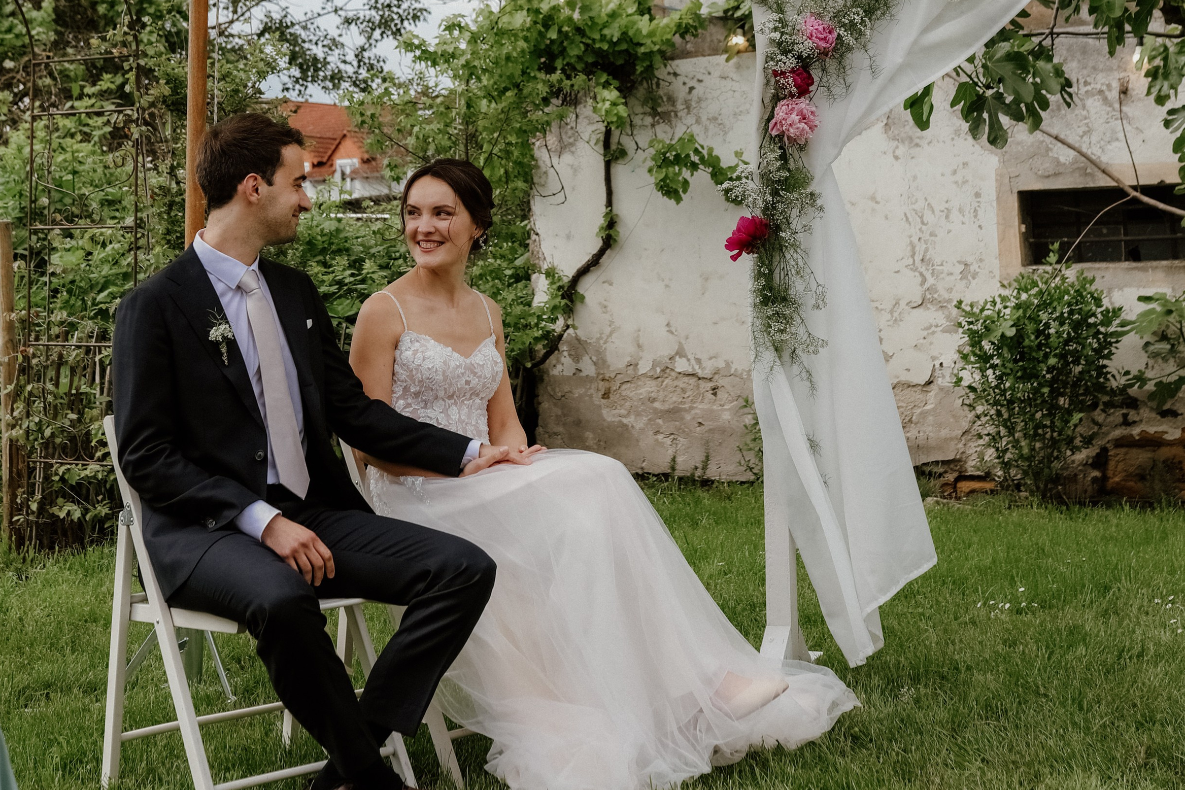 „Historisches Gutshaus als Hochzeitslocation – romantisches Setting“. “Historic manor as wedding venue – romantic setting”