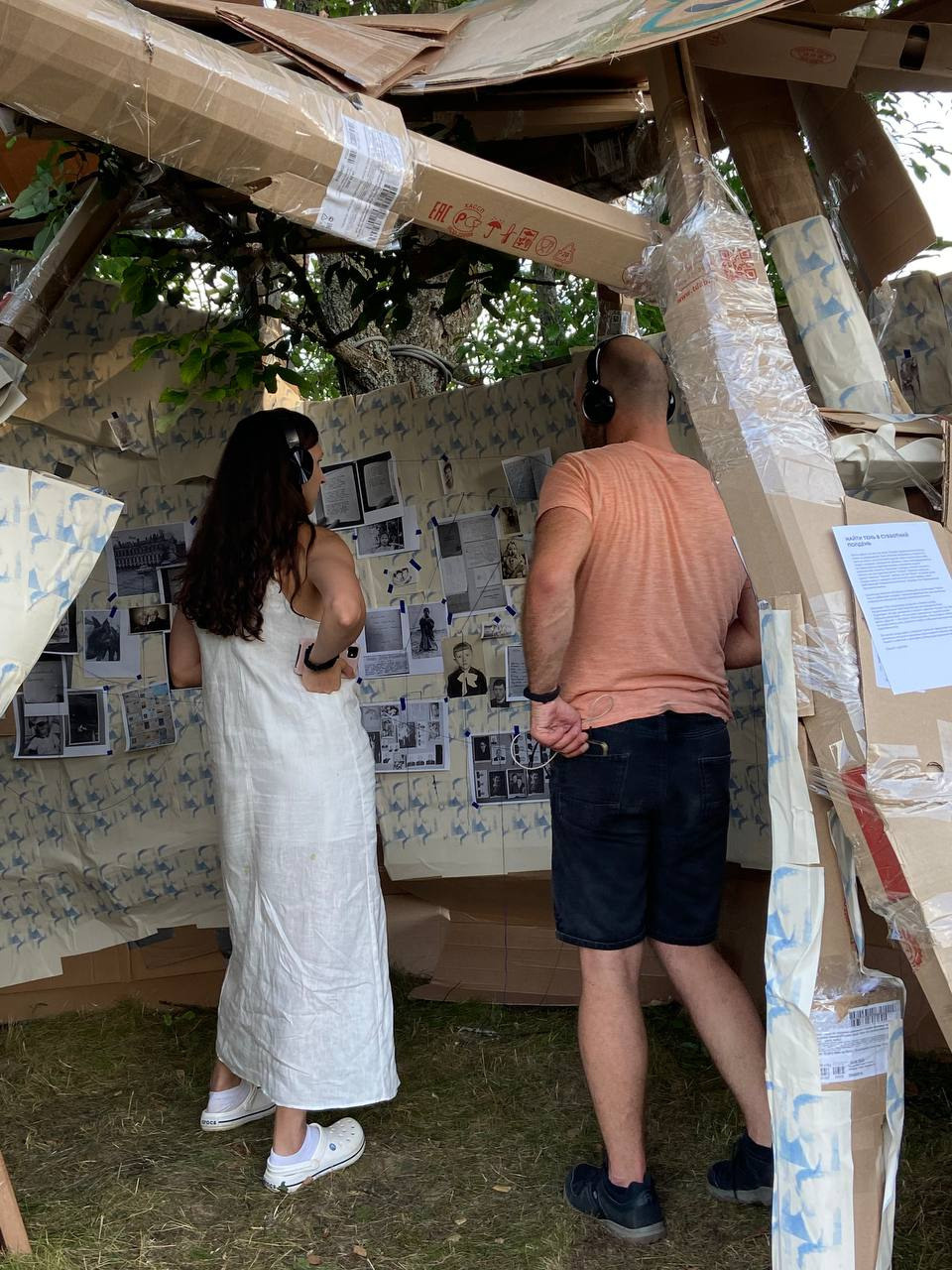 Eugenia Ignatova Find a shadow on a Saturday afternoonPop up total installation / 9 min audio