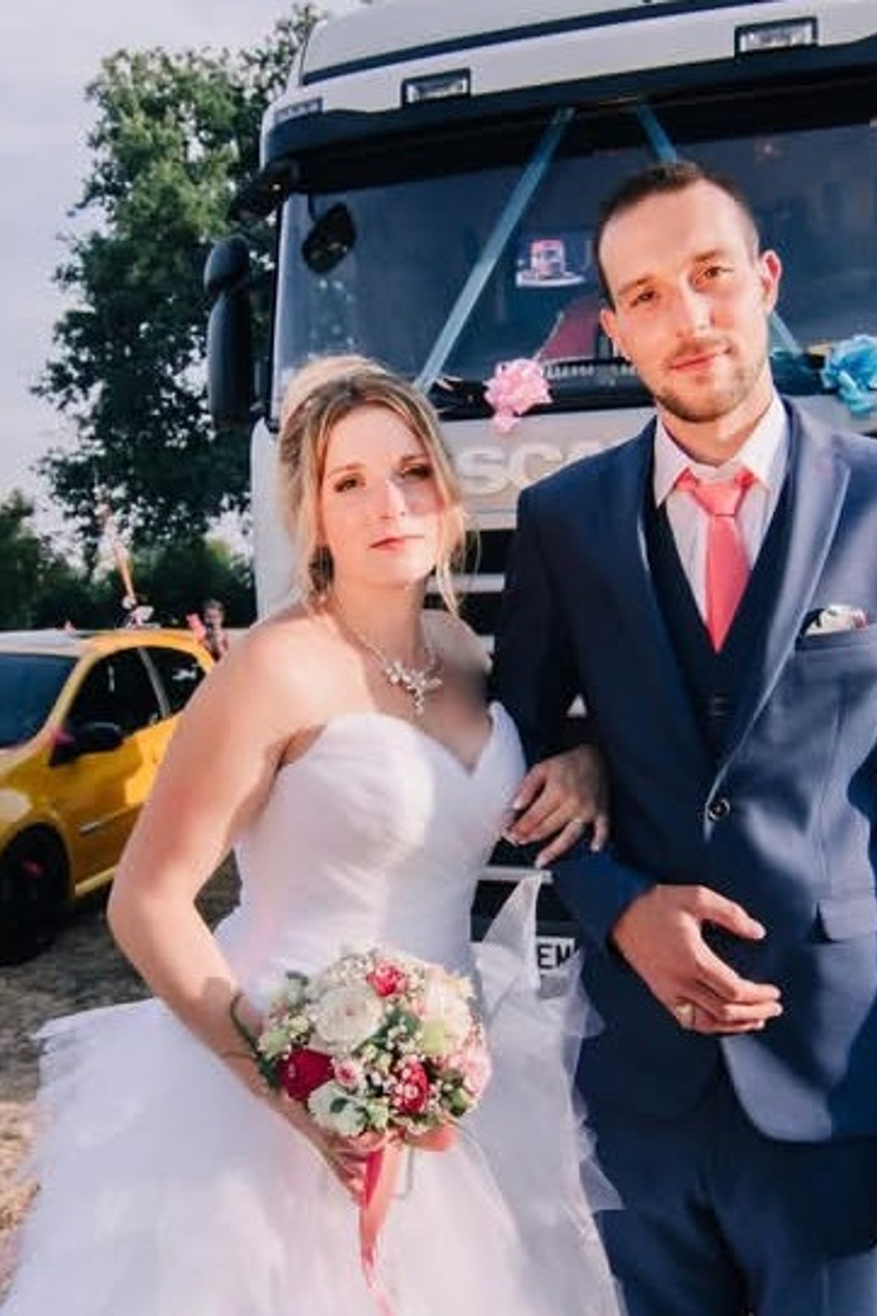 Yassine et Sahra. Photo studio “Partage ton bonheur” — Family photographer near Châtellerault, Poitiers, and Tours